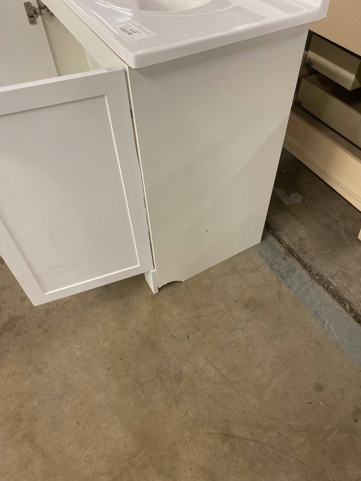 Oakley 31 in. Single Sink White Bath Vanity with White Cultured Marble Top (Assembled)