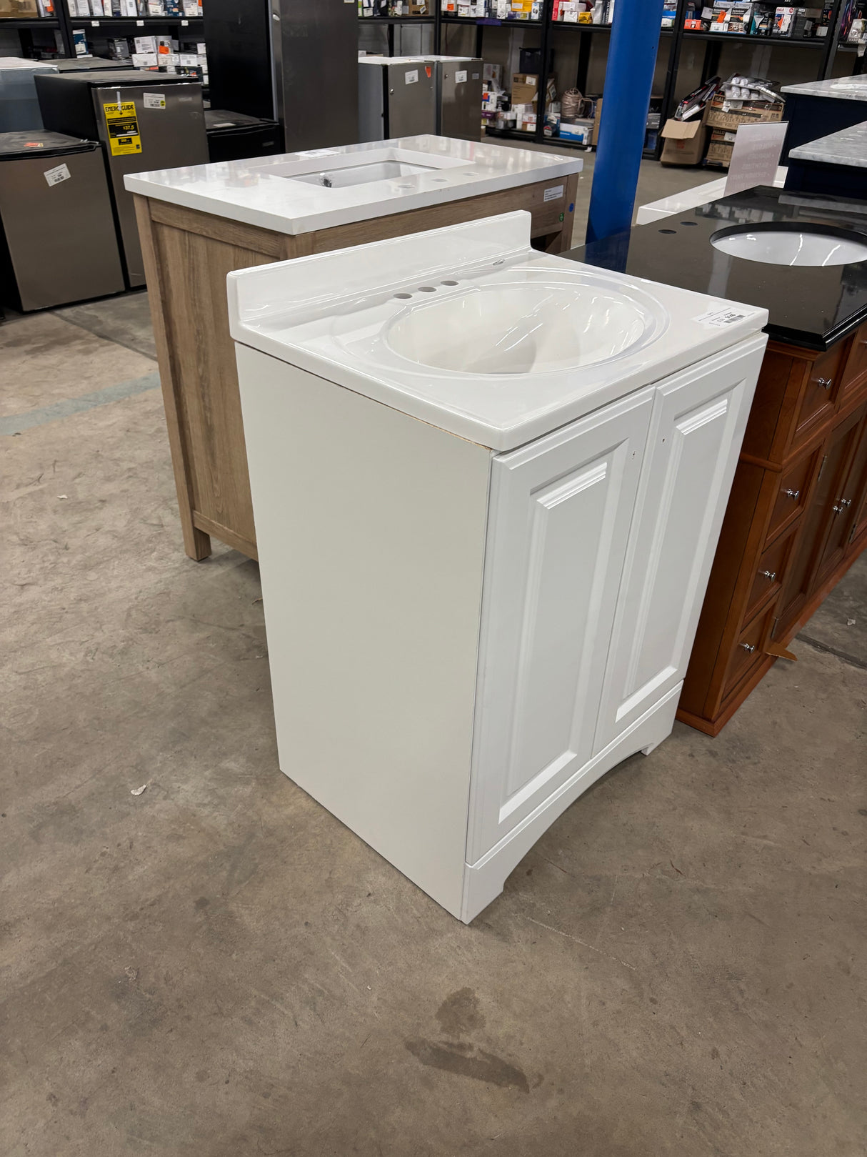 Everdean 25 in. W x 19 in. D x 34 in. H Single Sink Freestanding Bath Vanity in White with White Cultured Marble Top