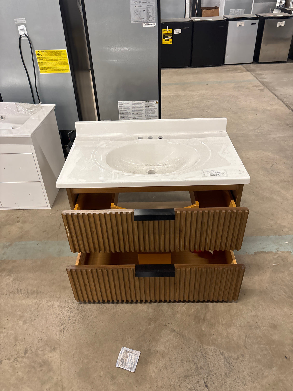 San Diego 30 in W x 18.7 in D x 19.50 H Bath Vanity in Weathered Fir with Ceramic Vanity Top in White with White Basin