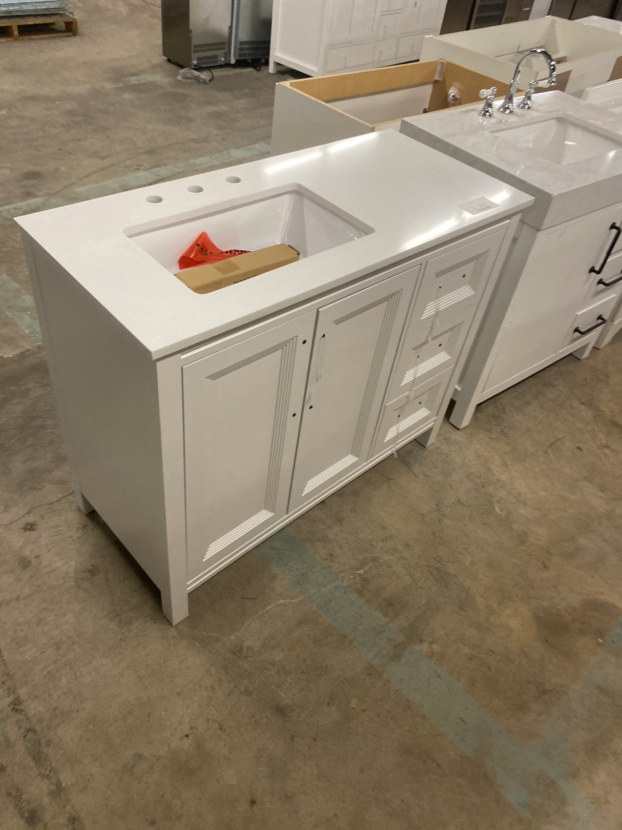 Korra 42 in. Single Sink Freestanding White Bath Vanity with White Engineered Stone Top (Assembled)