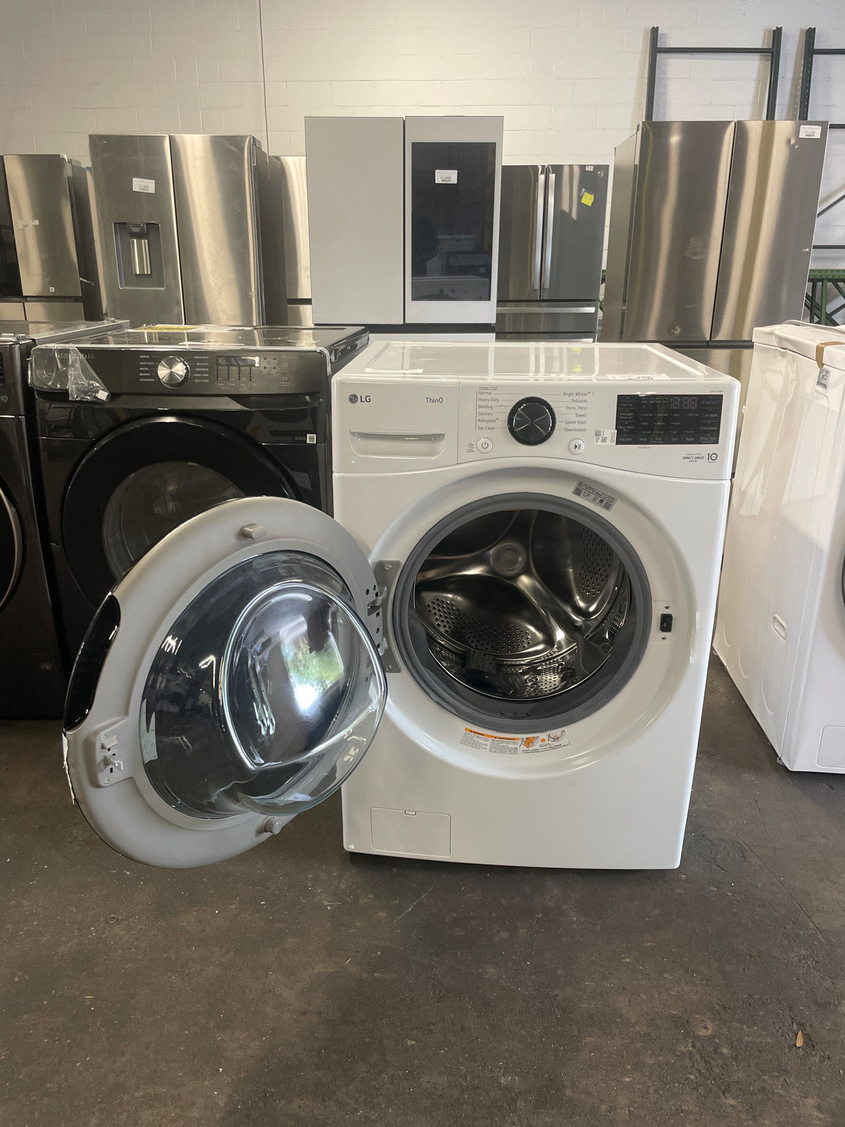LG 4.5 cu. ft. Front Load Washer with TurboWash 360 and Built-In Intelligence