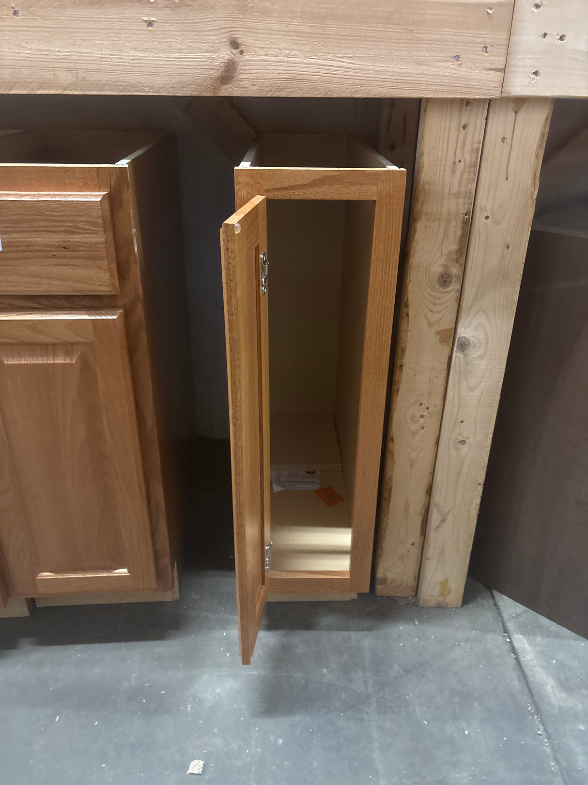 Hampton 9 in. W x 24 in. D x 34.5 in. H Assembled Full Height Door Base Kitchen Cabinet in Medium Oak