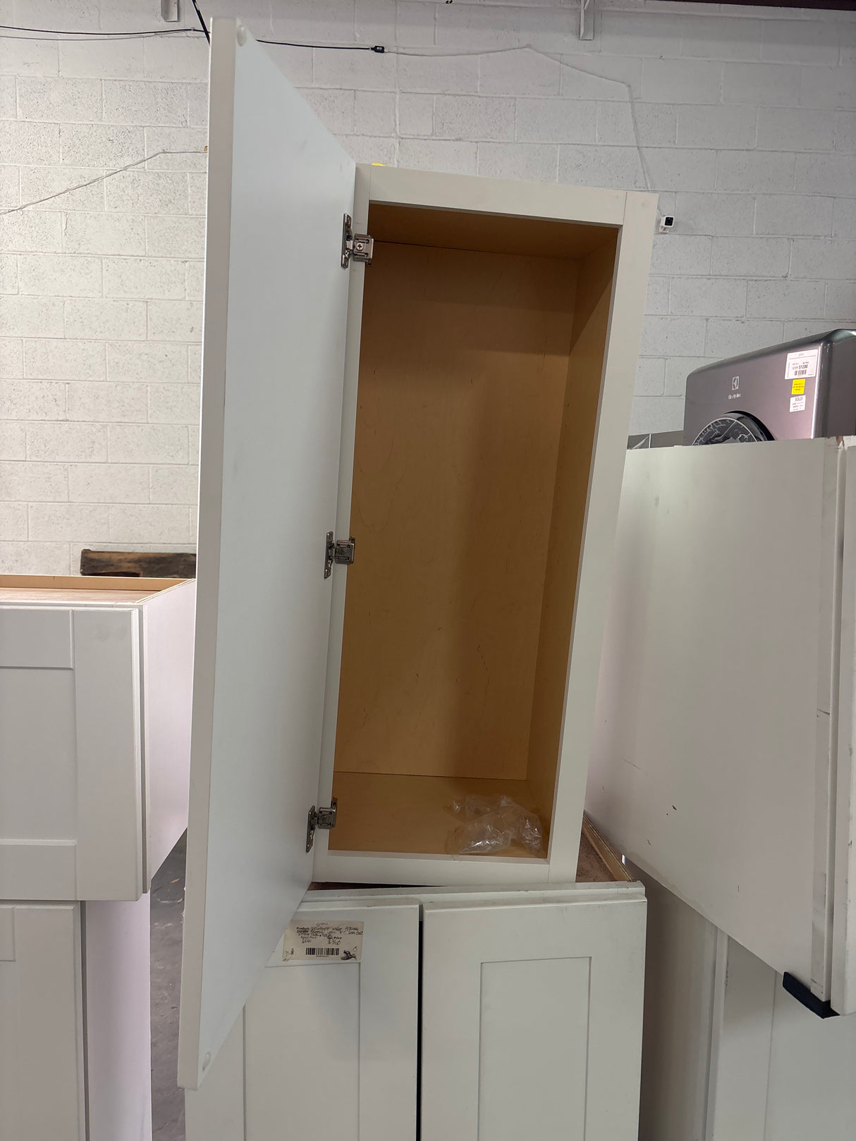 Arlington Vesper White Plywood Shaker Stock Assembled Wall Kitchen Cabinet Soft Close 15 in. W x 12 in. D x 36 in. H