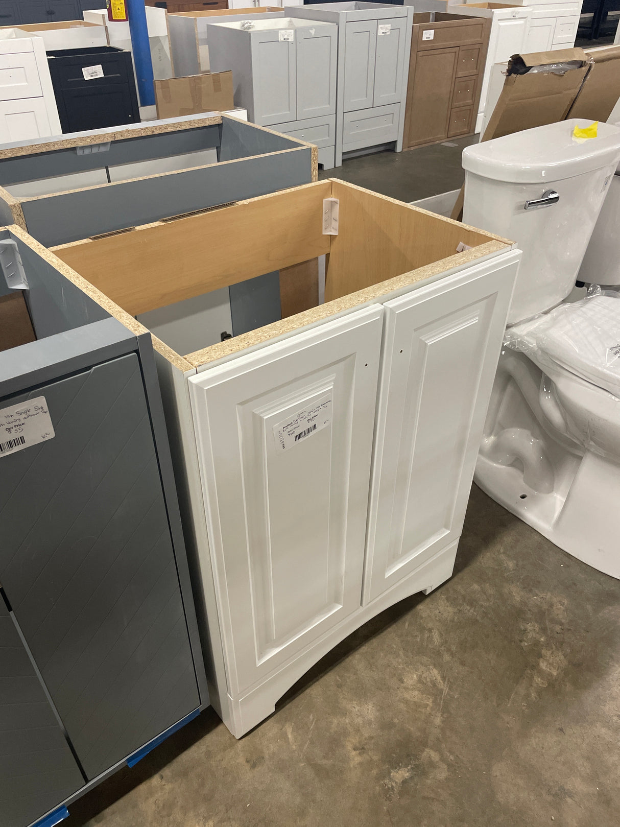 Everdean 25 in. W x 19 in. D x 34 in. H Single Sink Freestanding Bath Vanity in White with White Cultured Marble Top