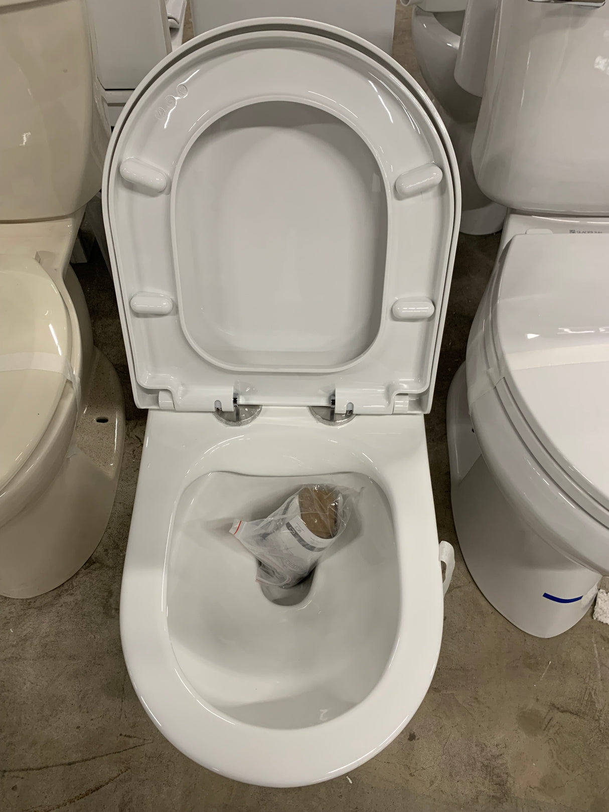 Single Flush Elongated Standard Height Toilet in Cotton White, SoftClose Seat Included