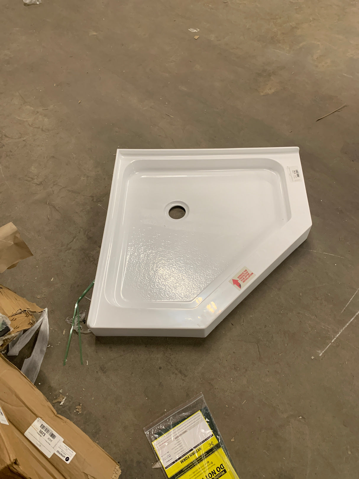 36 in. x 36 in. Acrylic Double Threshold Floor Corner Neo-Angle Shower Pan Base with Corner Drain in White