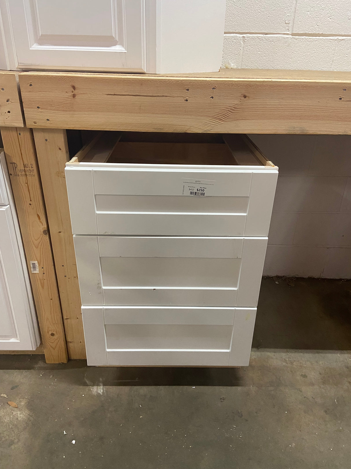 Vesper White Shaker Assembled PlywoodBase Drawer Kitchen Cabinet with Soft Close 24 in. x 34.5 in. x 24 in.