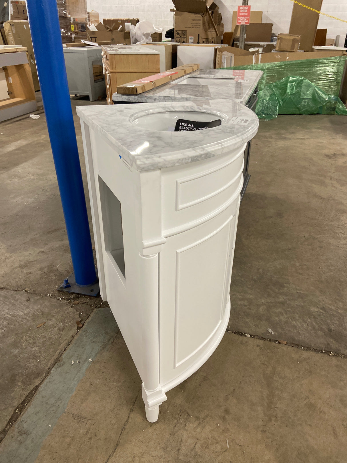 Aberdeen 32 in. Single Sink Corner White Bath Vanity with Carrara Marble Top (Assembled)