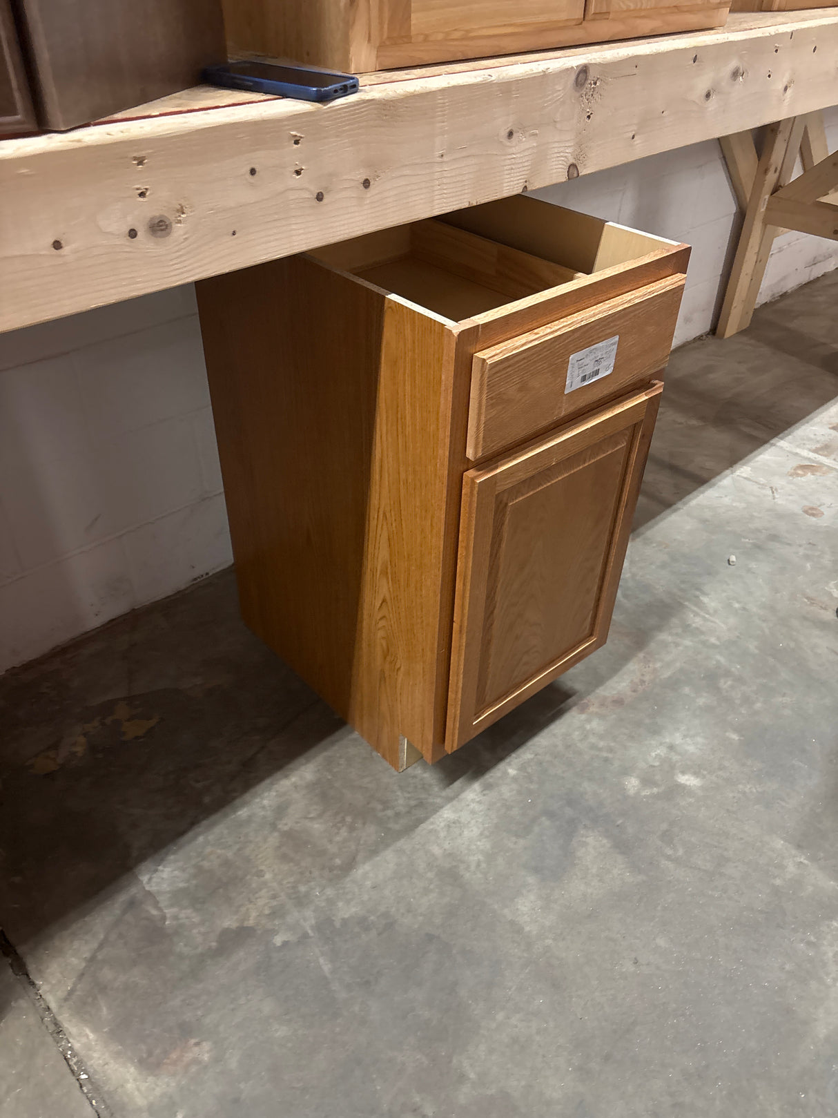 Hampton 18 in. W x 24 in. D x 34.5 in. H Assembled Base Cabinet in Medium Oak