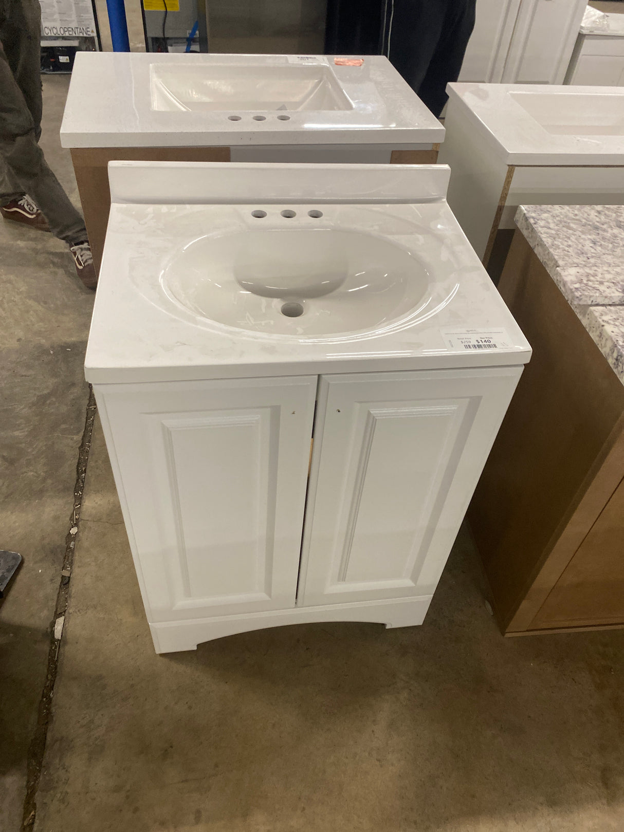 Everdean 25 in. W x 19 in. D x 34 in. H Single Sink Freestanding Bath Vanity in White with White Cultured Marble Top