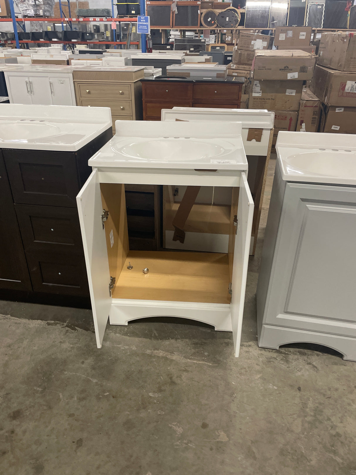 Everdean 25 in. W x 19 in. D x 34 in. H Single Sink Freestanding Bath Vanity in White with White Cultured Marble Top