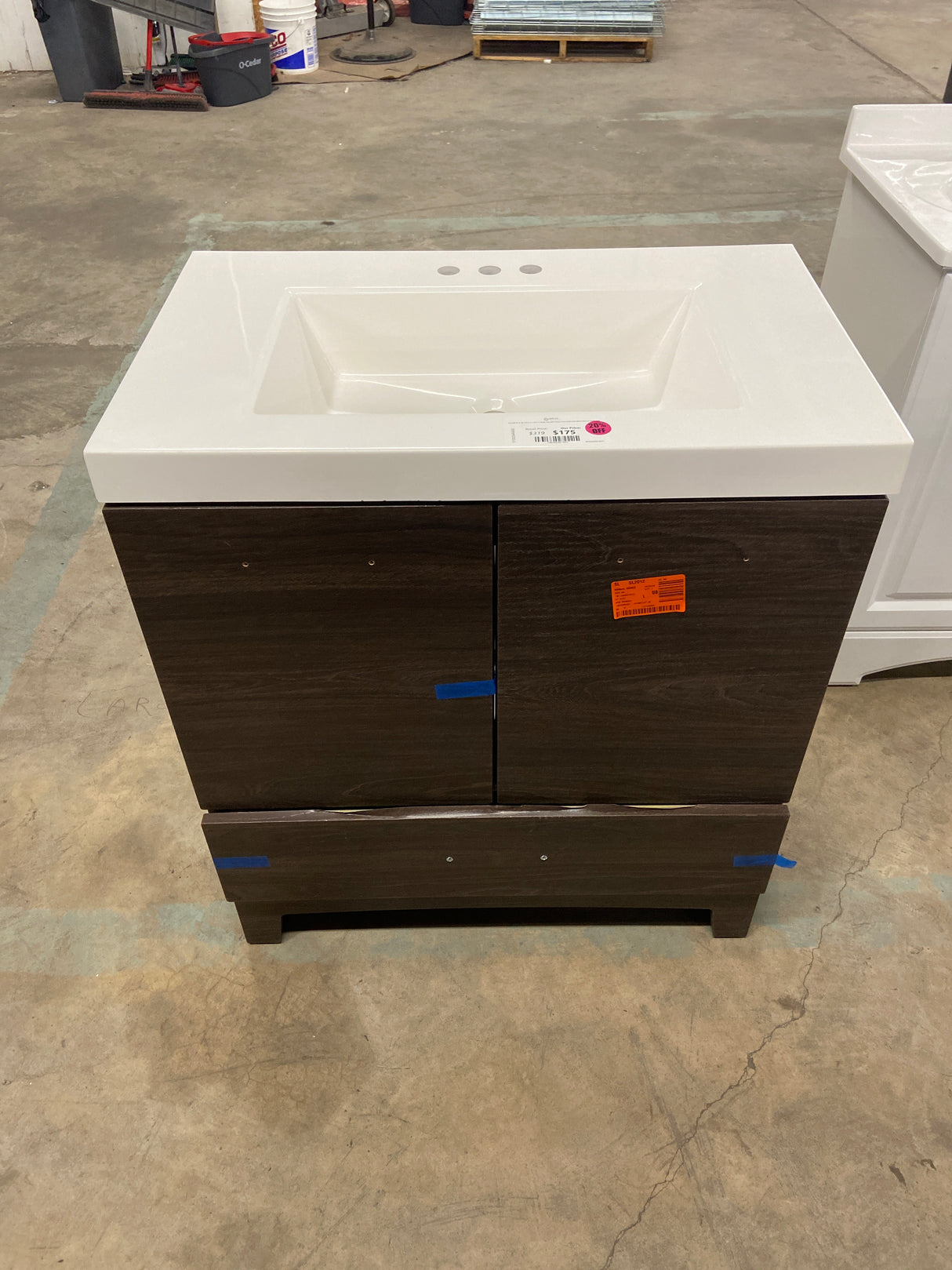 Stancliff 31 in. W x 19 in. D x 34 in. H Single Sink Bath Vanity in Elm Ember with White Cultured Marble Top