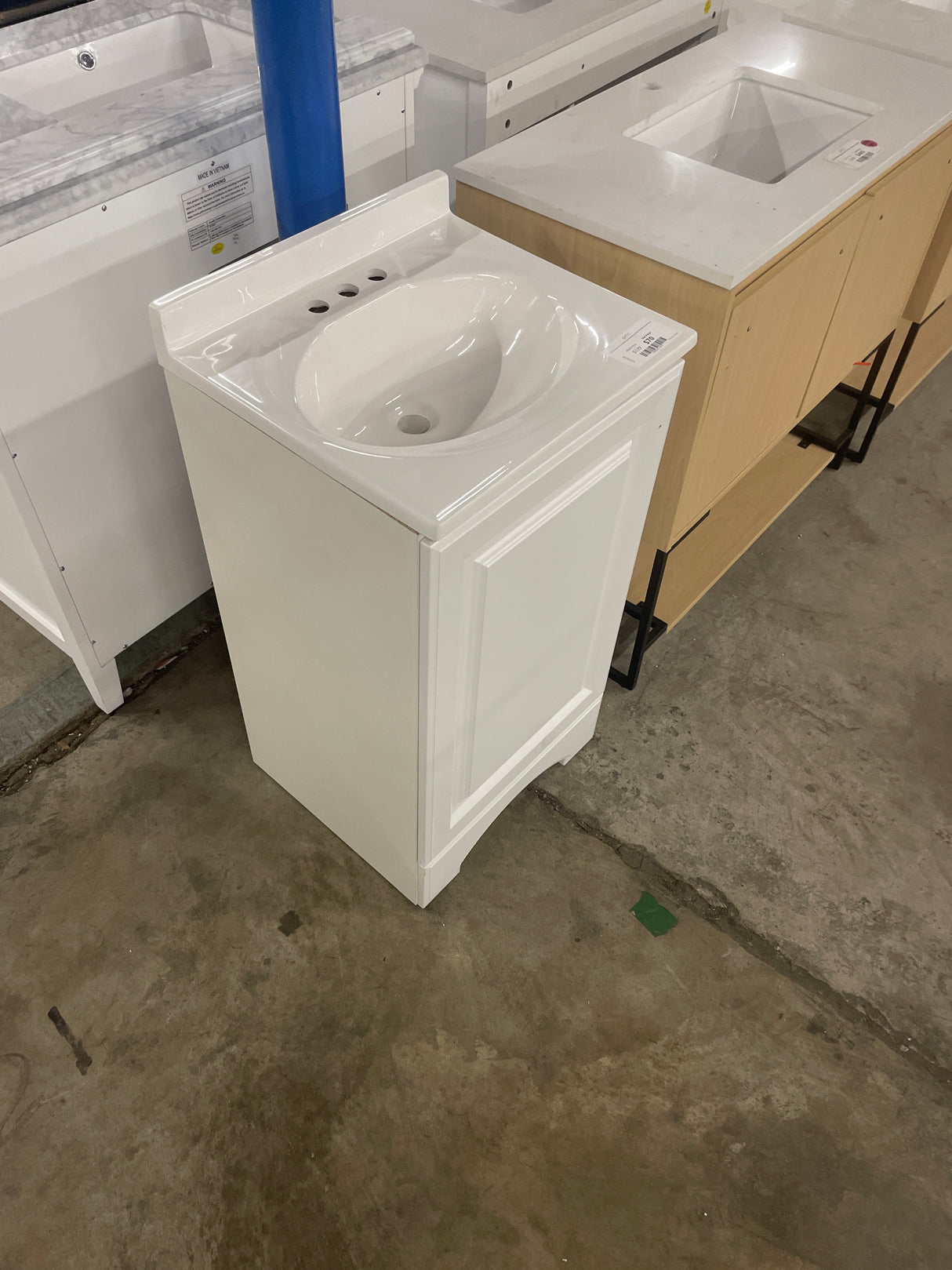 19 in. W x 18 in. D x 34 in. H Single Sink Freestanding Bath Vanity in White with White Cultured Marble Top