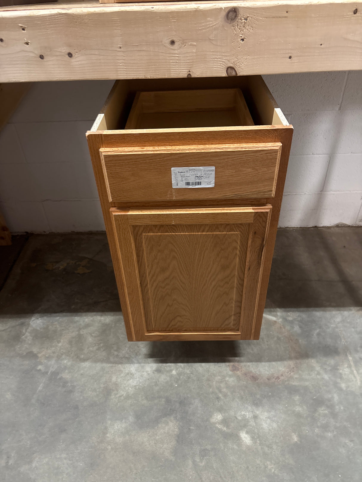 Hampton 18 in. W x 24 in. D x 34.5 in. H Assembled Base Cabinet in Medium Oak