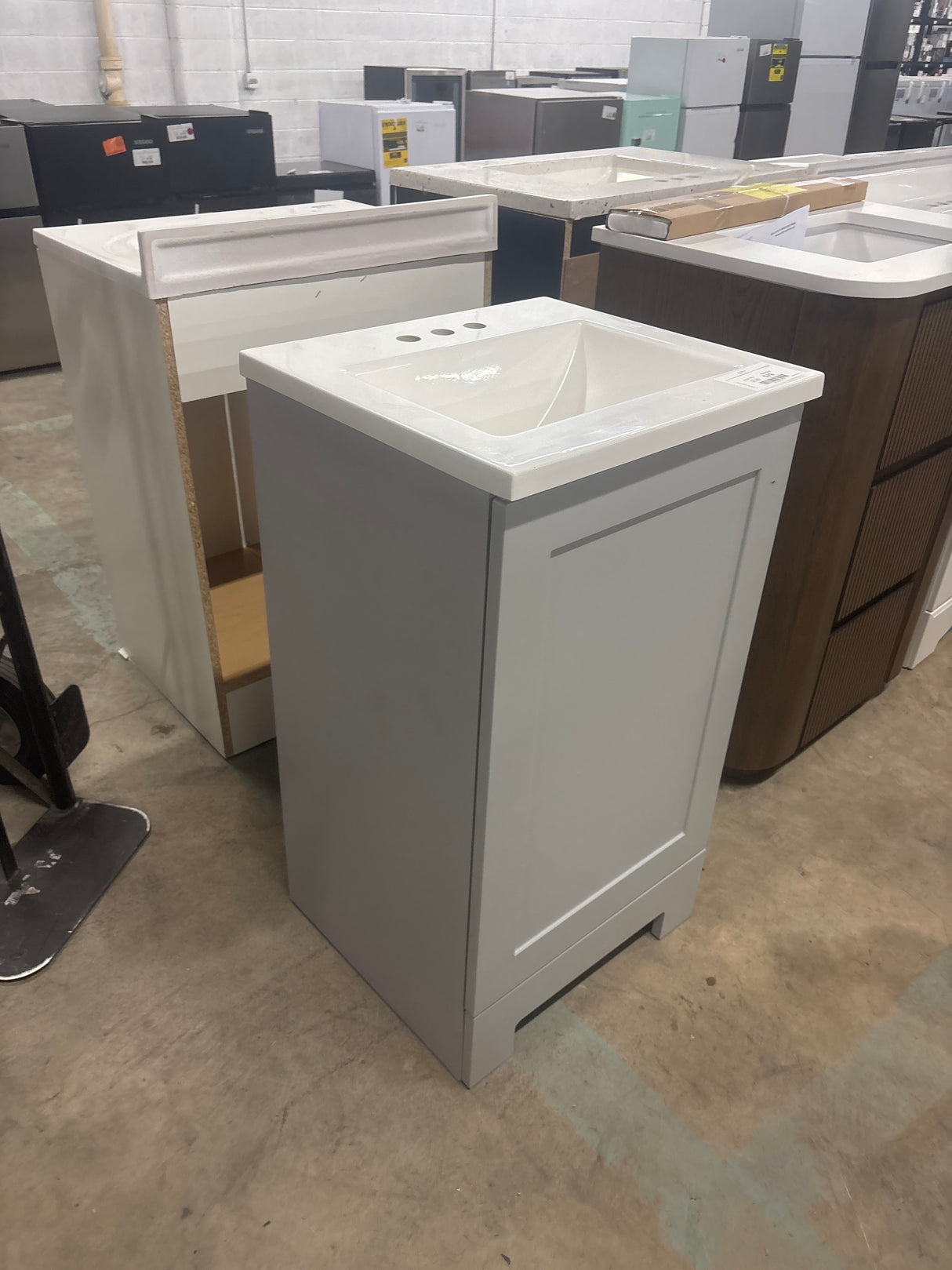 18 in. W x 17 in. D x 33 in. H Single Sink Freestanding Bath Vanity in Pearl Gray with White Cultured Marble Top