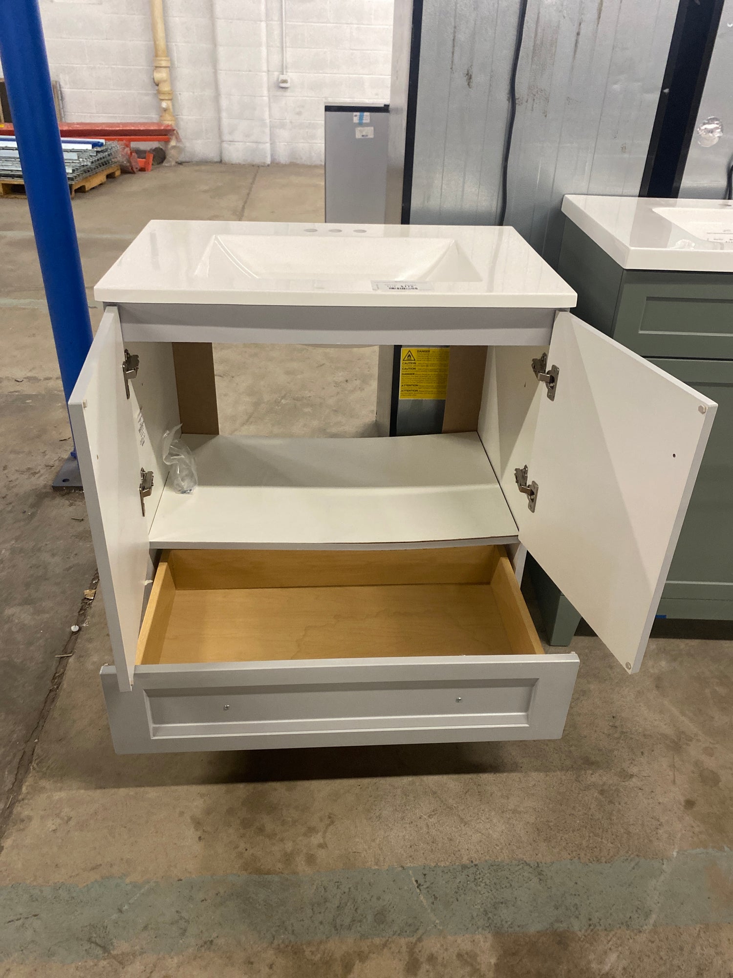 Delridge 31 in. Single Sink Pearl Gray Bath Vanity with White Cultured Marble Top (Assembled)