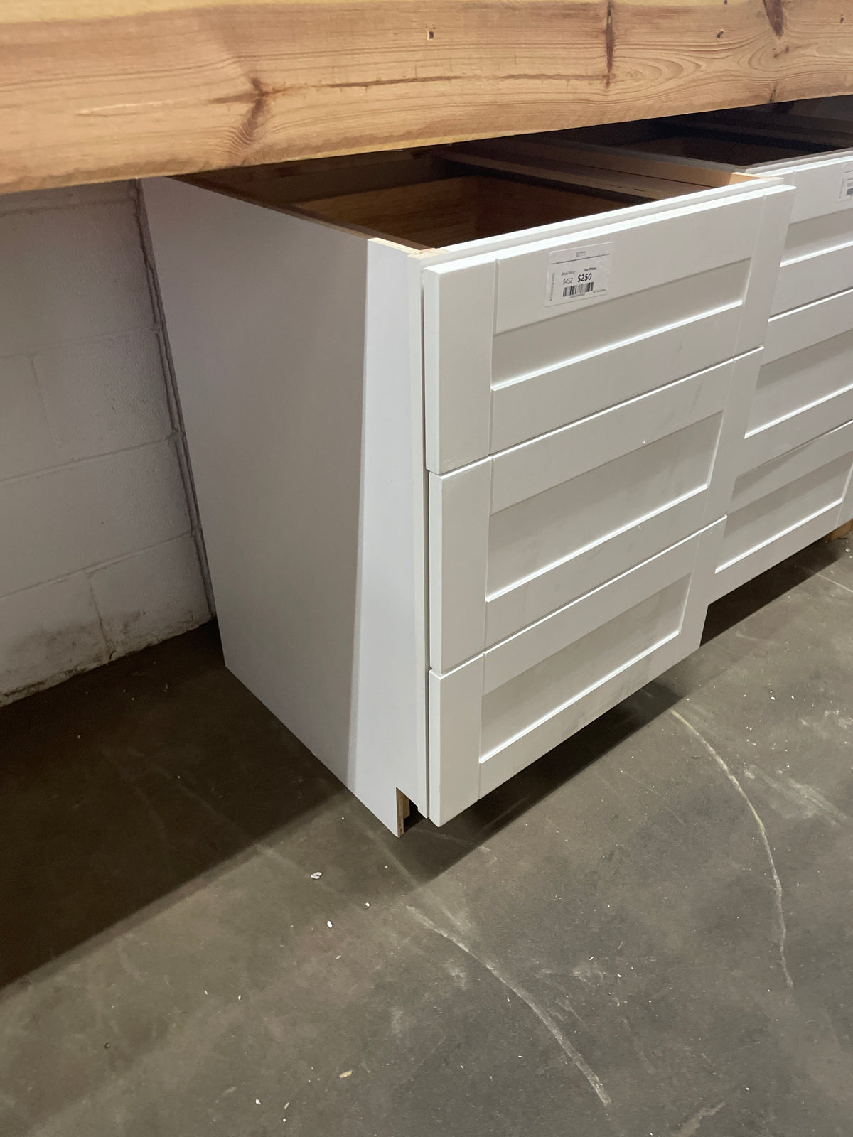 Vesper White Shaker Assembled PlywoodBase Drawer Kitchen Cabinet with Soft Close 24 in. x 34.5 in. x 24 in.