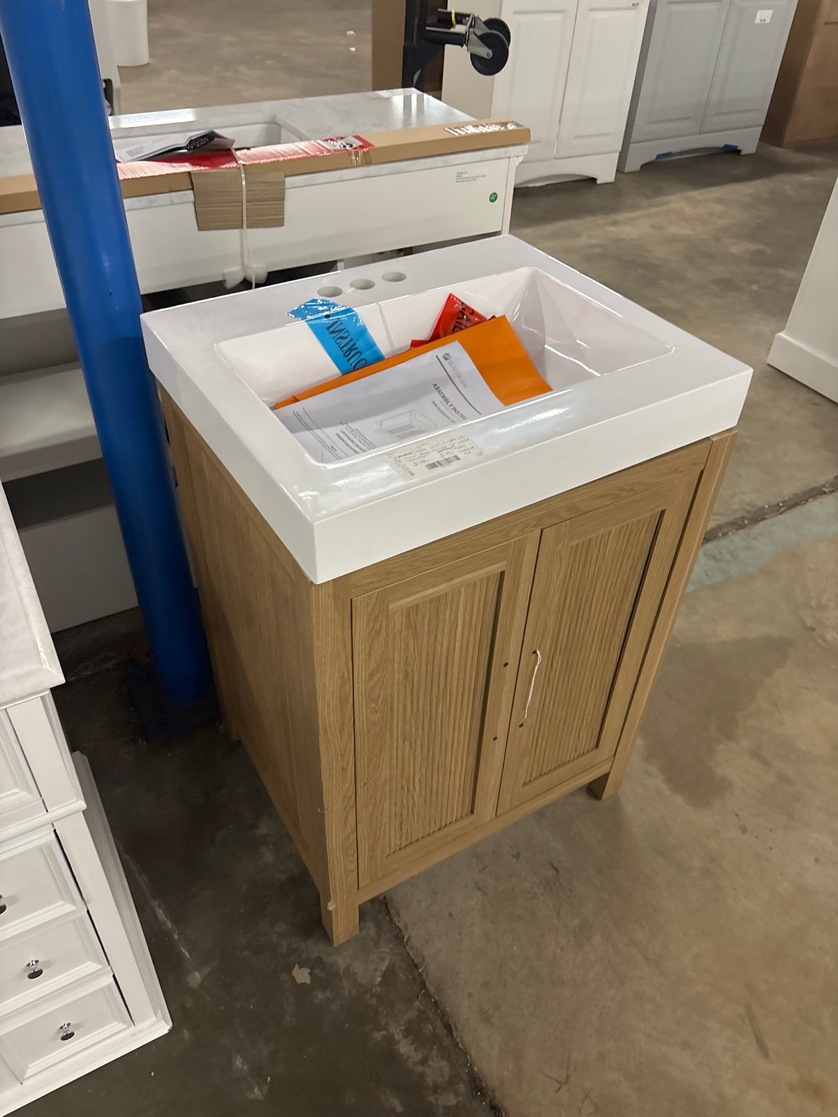 Cargrove 24 in. Single Sink Freestanding Oak Bath Vanity with White Resin Composite Top (Assembled)