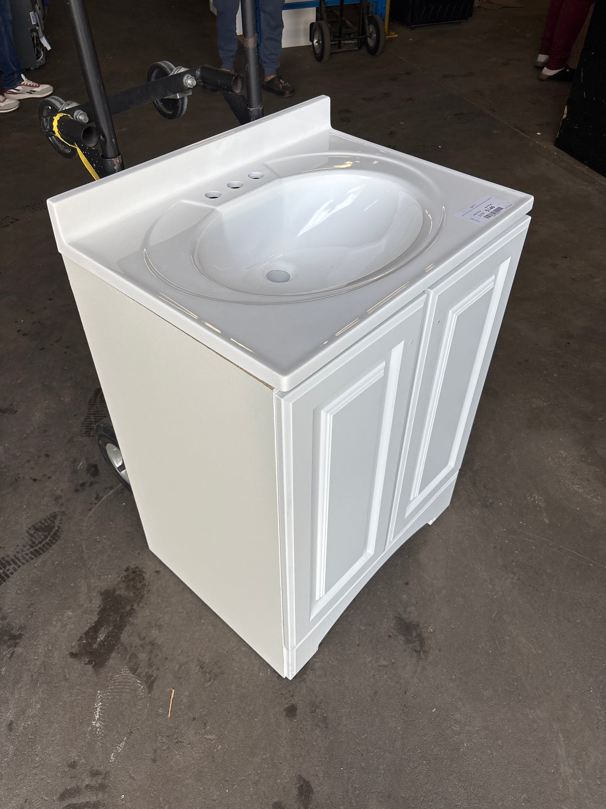 Everdean 25 in. W x 19 in. D x 34 in. H Single Sink Freestanding Bath Vanity in White with White Cultured Marble Top