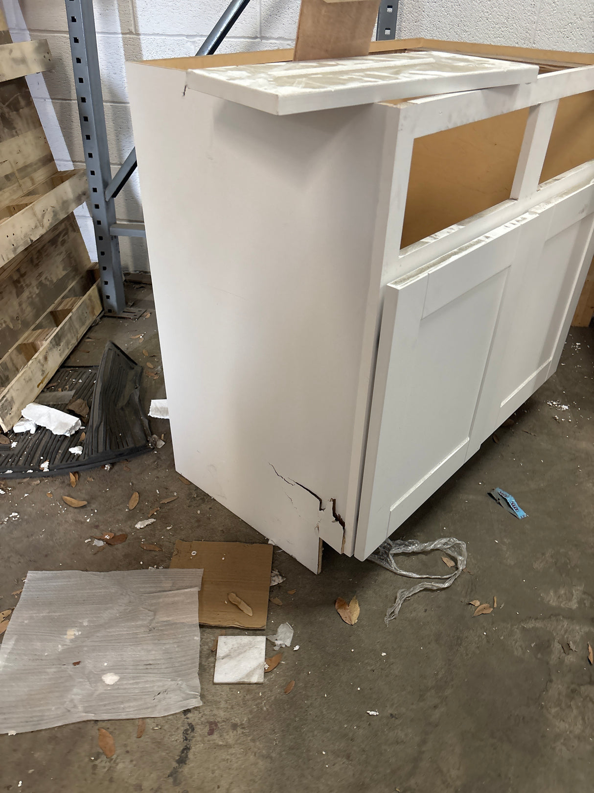 Arlington Vesper White Plywood Shaker Assembled Vanity Sink Base Kitchen Cabinet Sft Cls 36 in W x 21 in D x 34.5 in H