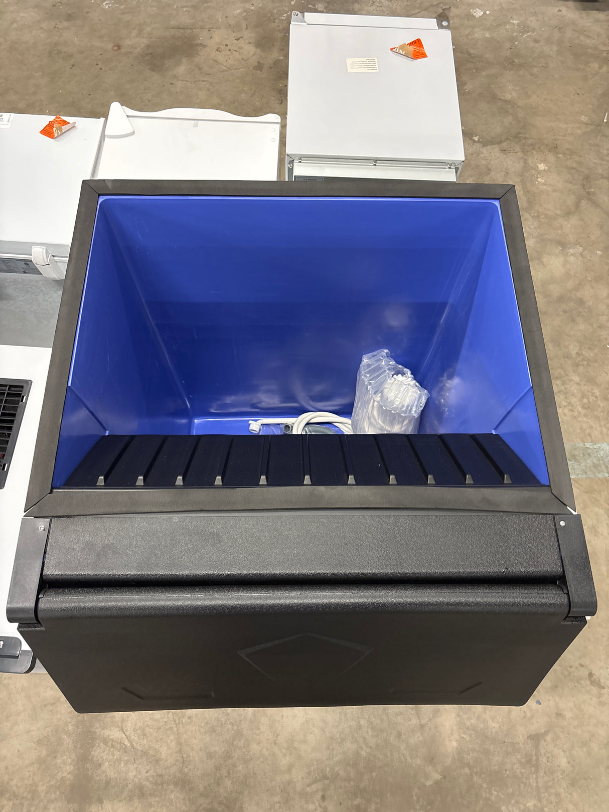 30 in. Stainless Steel 1000 lb. /24 H Freestanding Commercial Ice Maker Full Size Ice Cubes with 550lbs Ice Storage