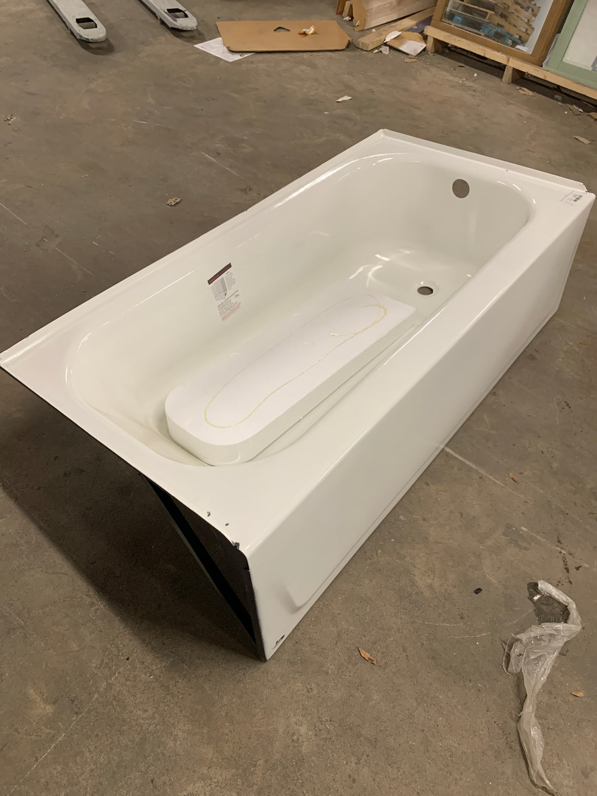 Maui 60 in. x 30 in. Soaking Bathtub with Right Drain in White