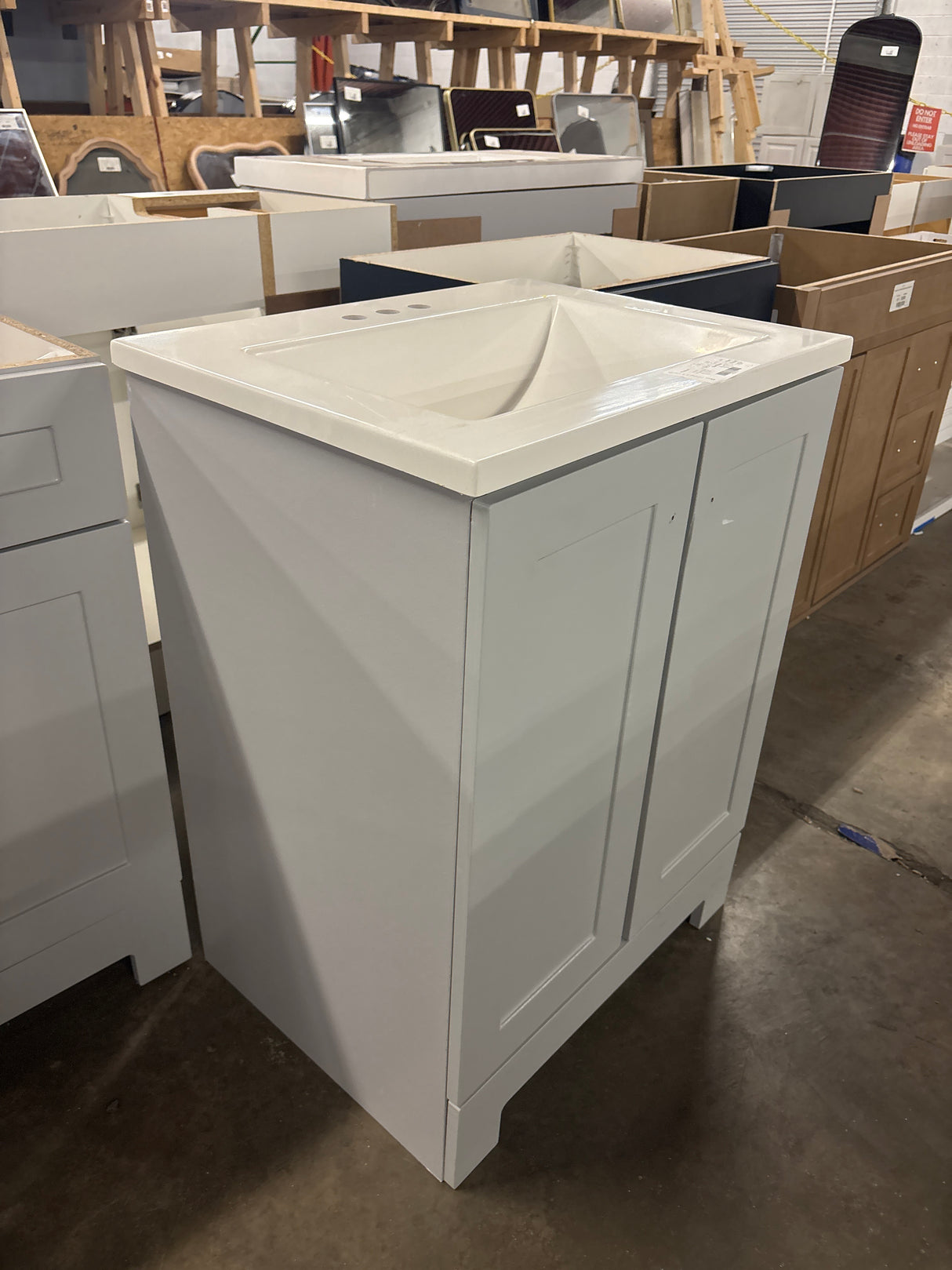 24 in. W x 19 in. D x 33 in. H Single Sink Freestanding Bath Vanity in Pearl Gray with White Cultured Marble Top