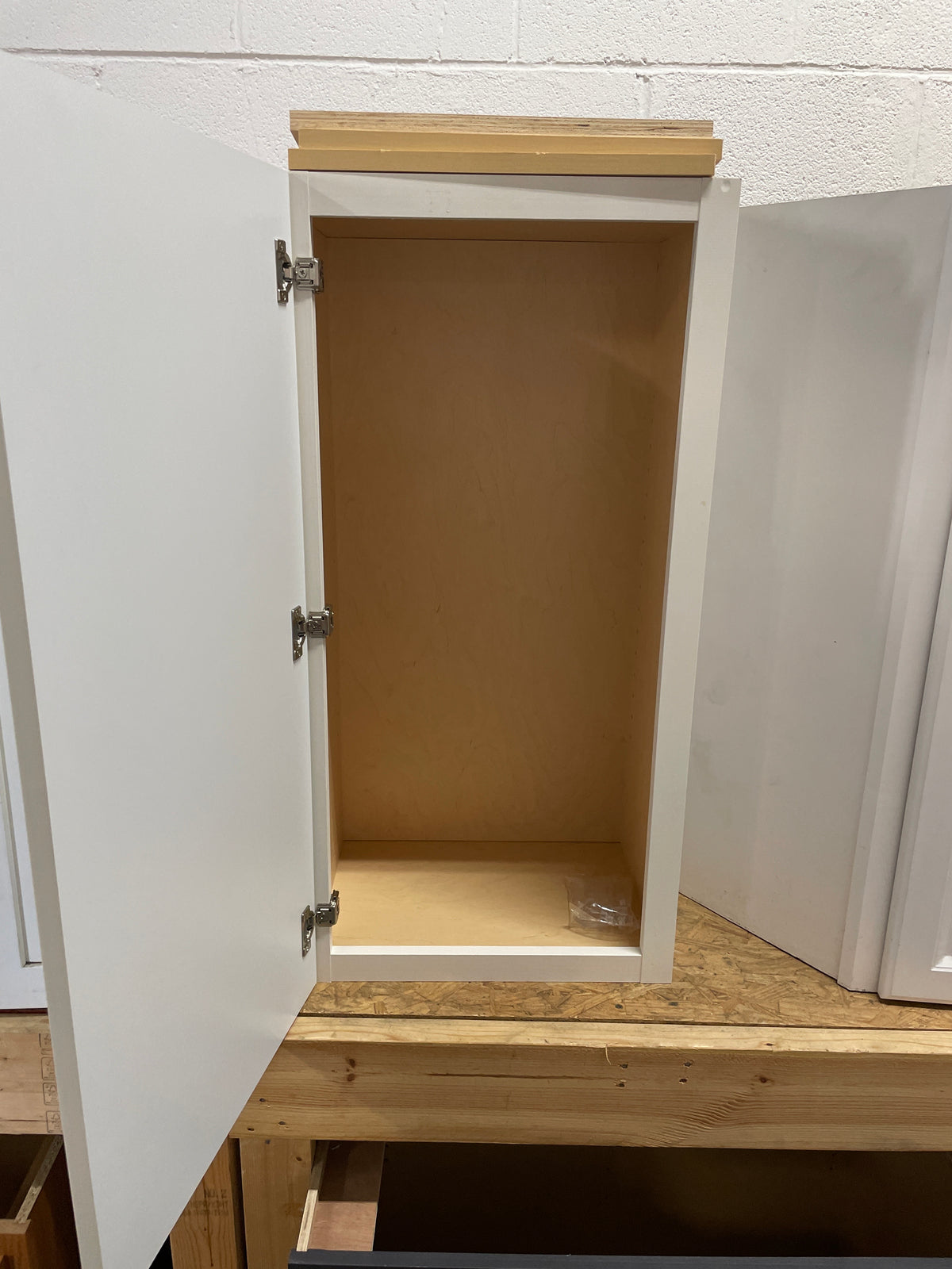 Vesper White Shaker Assembled Plywood Wall Kitchen Cabinet with Soft Close 18 in. x 36 in. x 12 in.