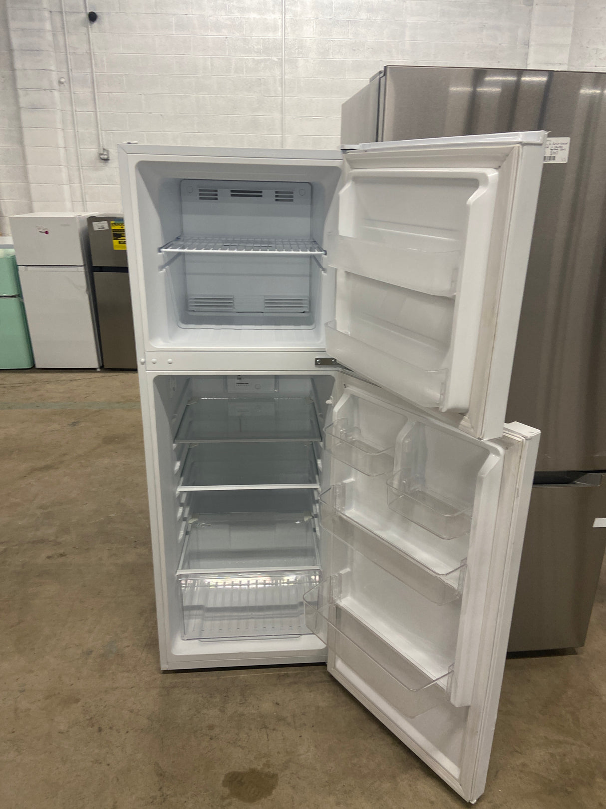10.1 cu. ft. Top Freezer Refrigerator in White