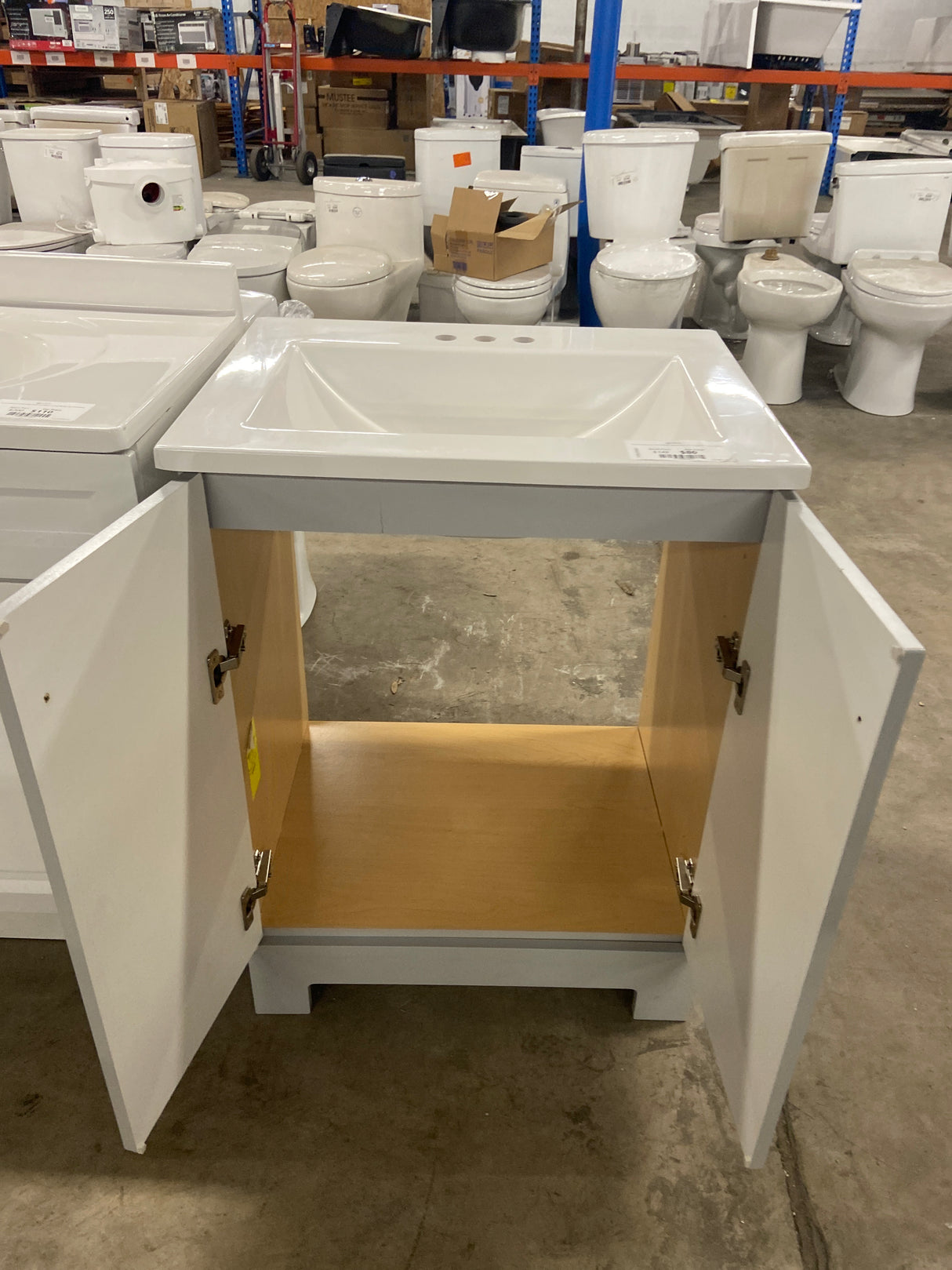 24 in. W x 19 in. D x 33 in. H Single Sink Freestanding Bath Vanity in Pearl Gray with White Cultured Marble Top