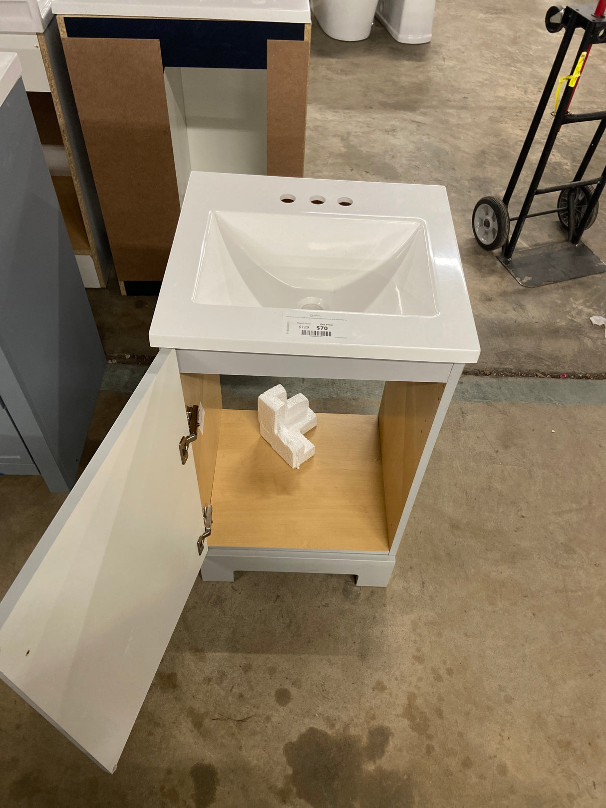 18 in. W x 17 in. D x 33 in. H Single Sink Freestanding Bath Vanity in Pearl Gray with White Cultured Marble Top