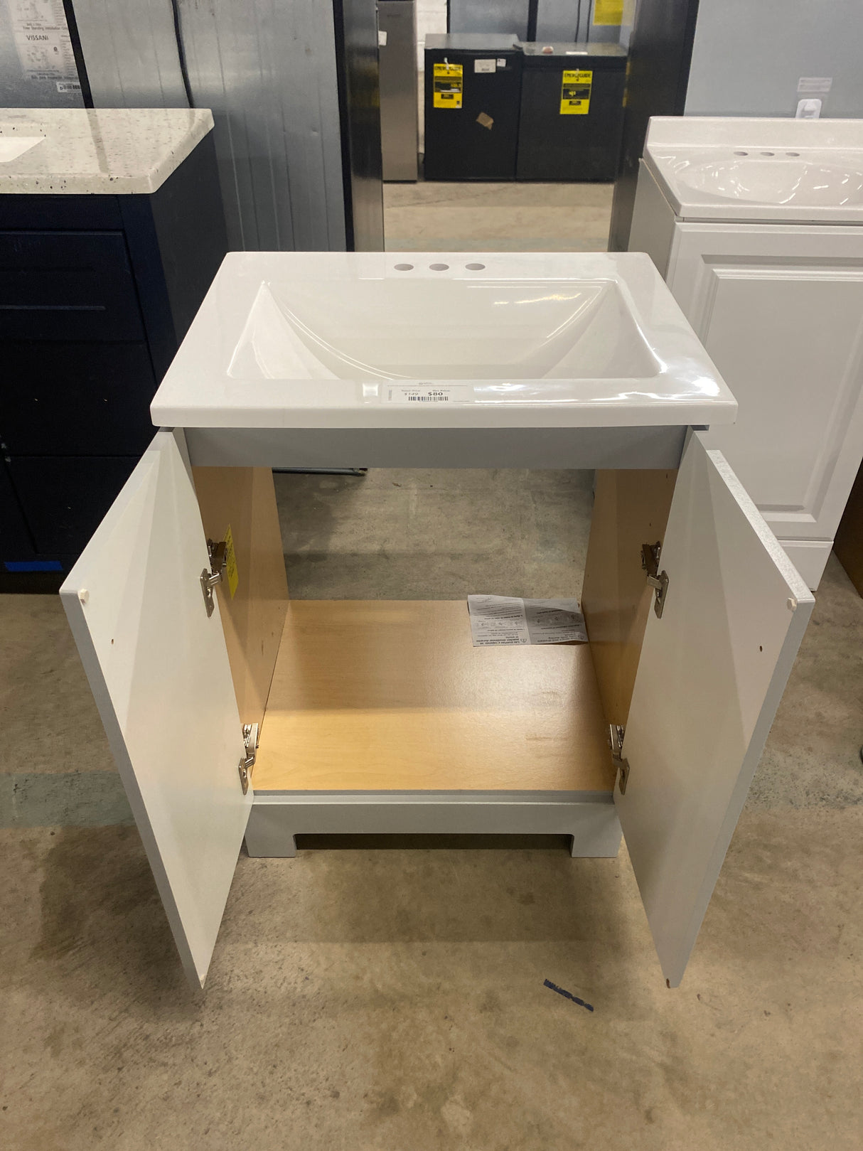 24 in. W x 19 in. D x 33 in. H Single Sink Freestanding Bath Vanity in Pearl Gray with White Cultured Marble Top