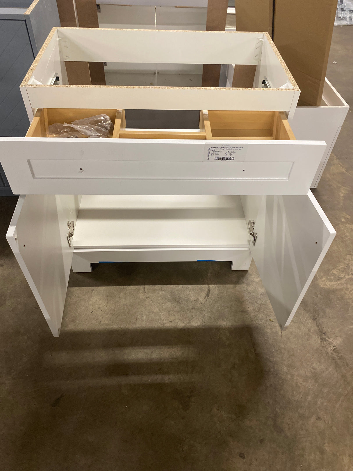 Everdean 31 in. W x 19 in. D x 34 in. H Single Sink Freestanding Bath Vanity in White with White Cultured Marble Top