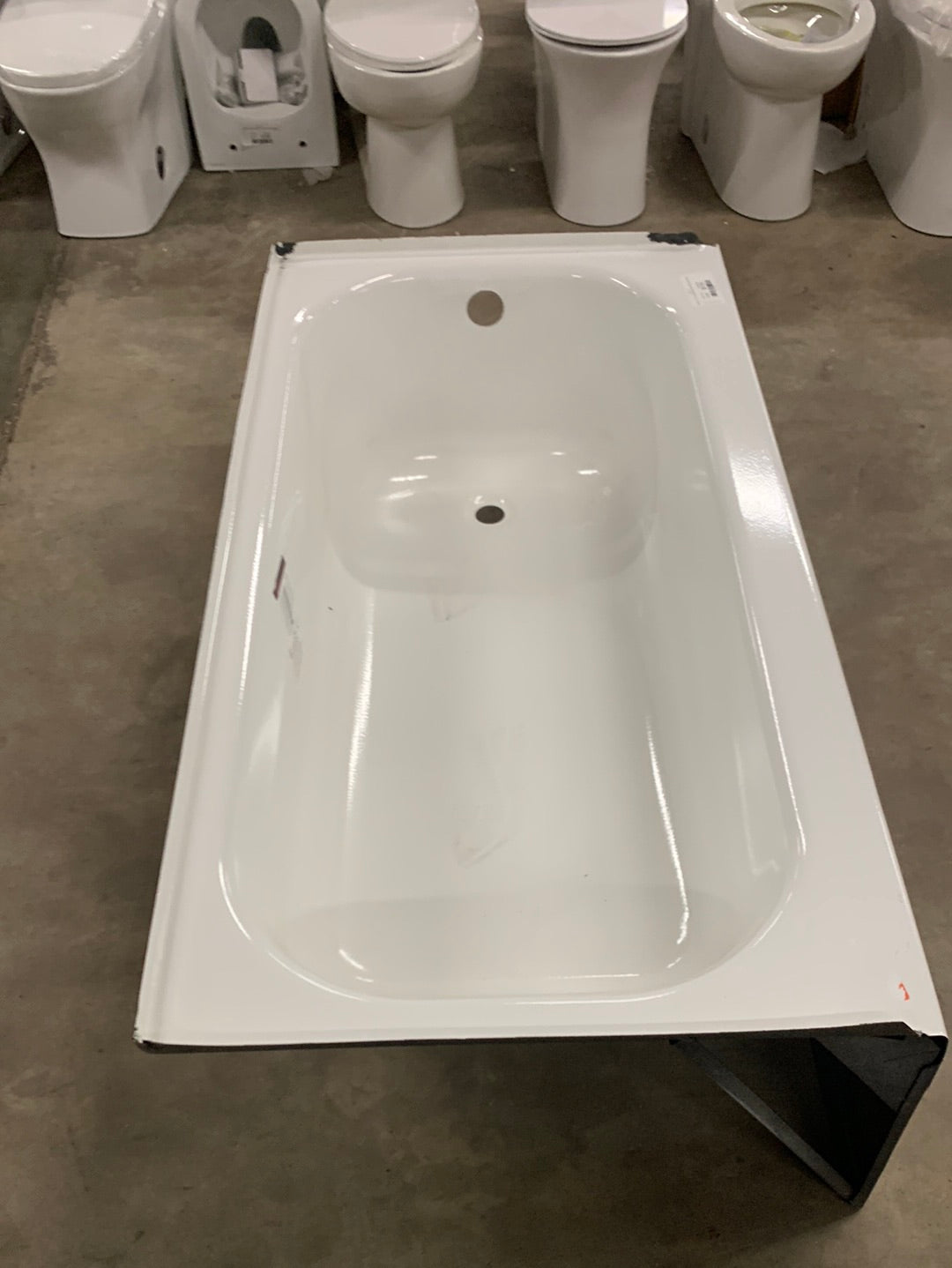 Maui 60 in. x 30 in. Soaking Bathtub with Right Drain in White