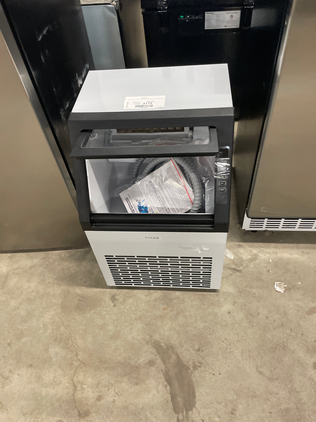 15.28 in. 80 lbs. Per Day Full Size Cubes Freestanding Built-in Ice Maker with 22 lbs. Storage in Stainless Steel Silver