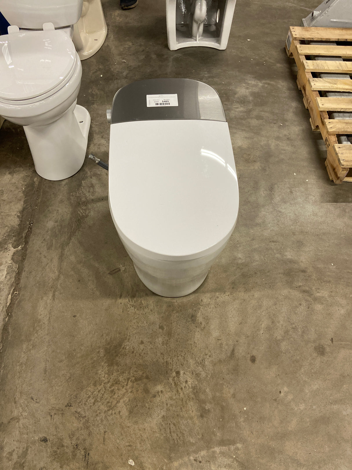 Tankless Elongated Smart Toilet Bidet in White with Auto Flush, Heated Seat, Warm Air Dryer, Bubble Infusion Wash