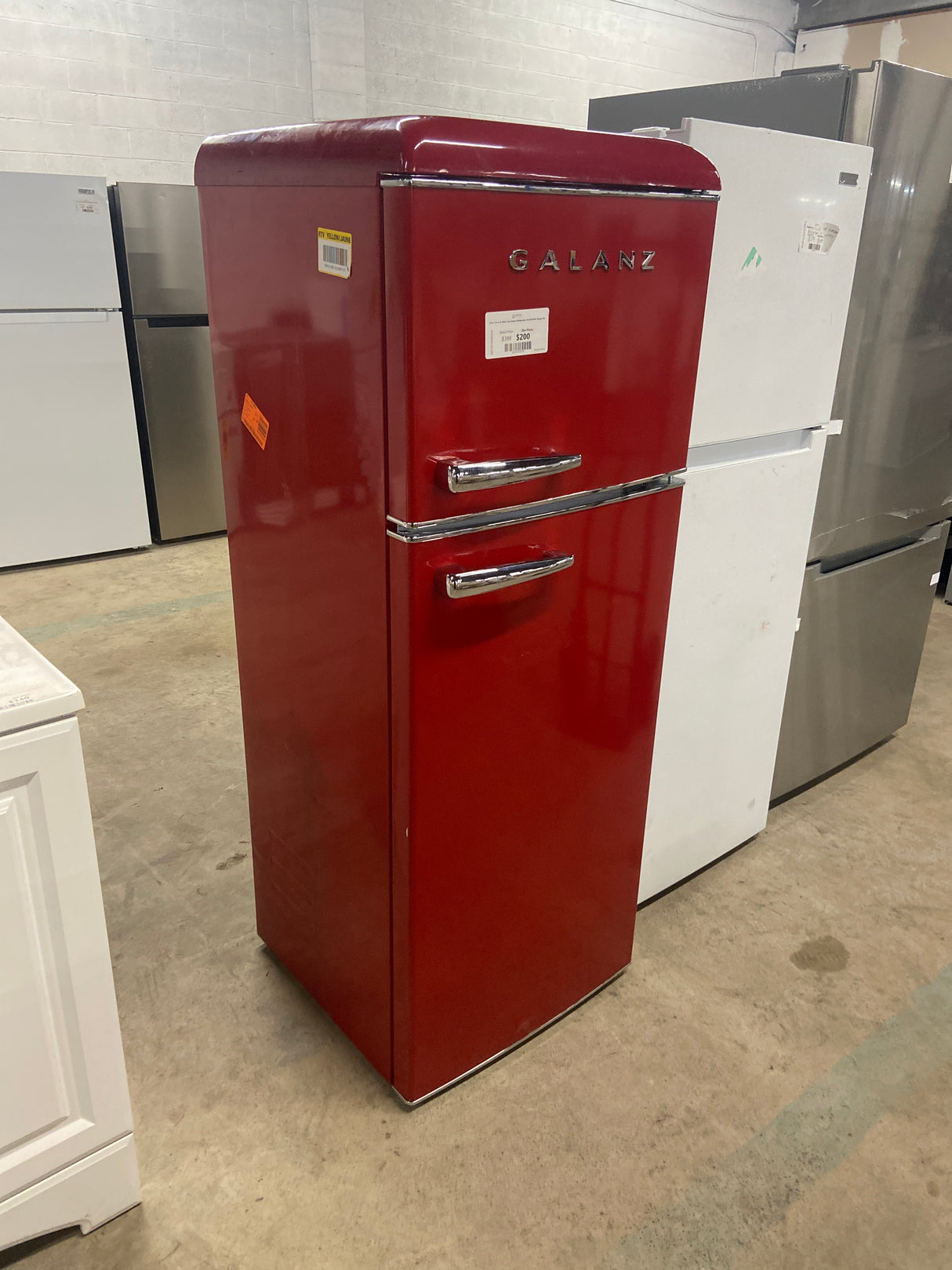 22 in. 7.6 cu. ft. Retro Top Freezer Refrigerator, Hot Rod Red, Energy Star