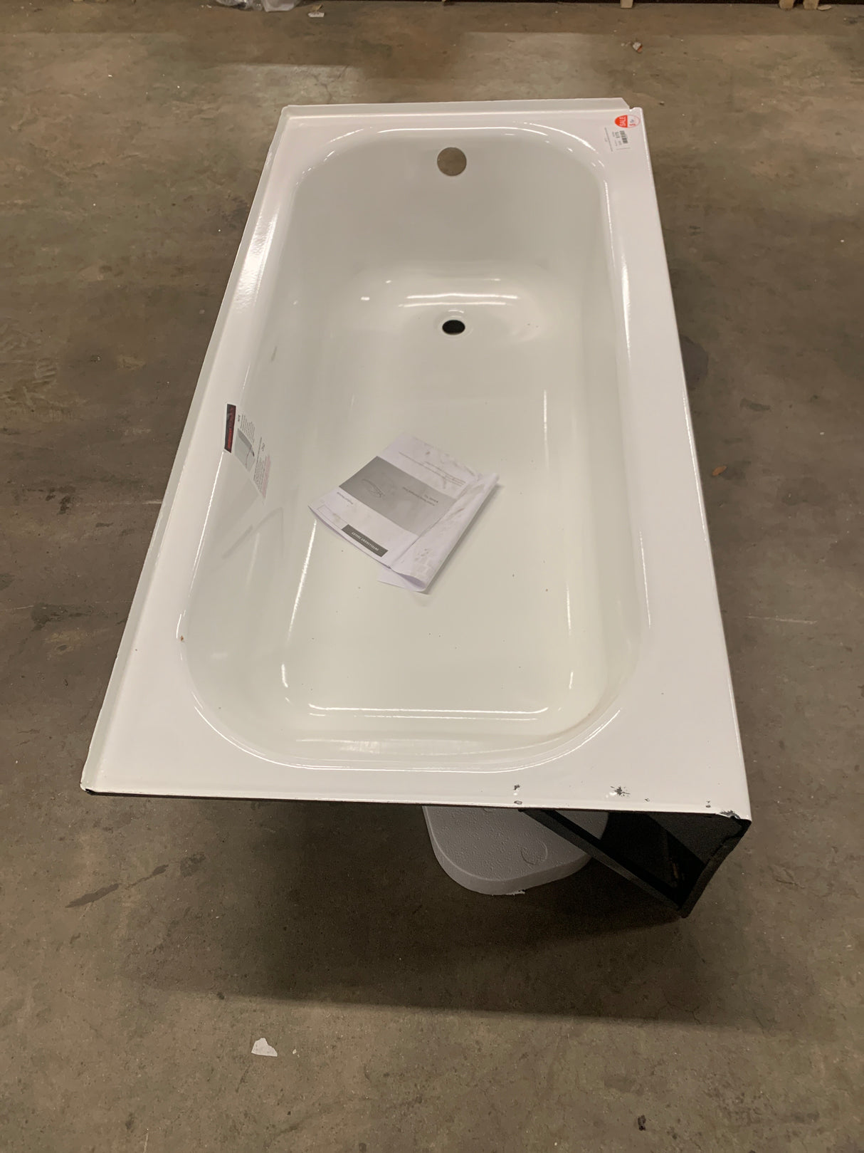 Maui 60 in. x 30 in. Soaking Bathtub with Right Drain in White