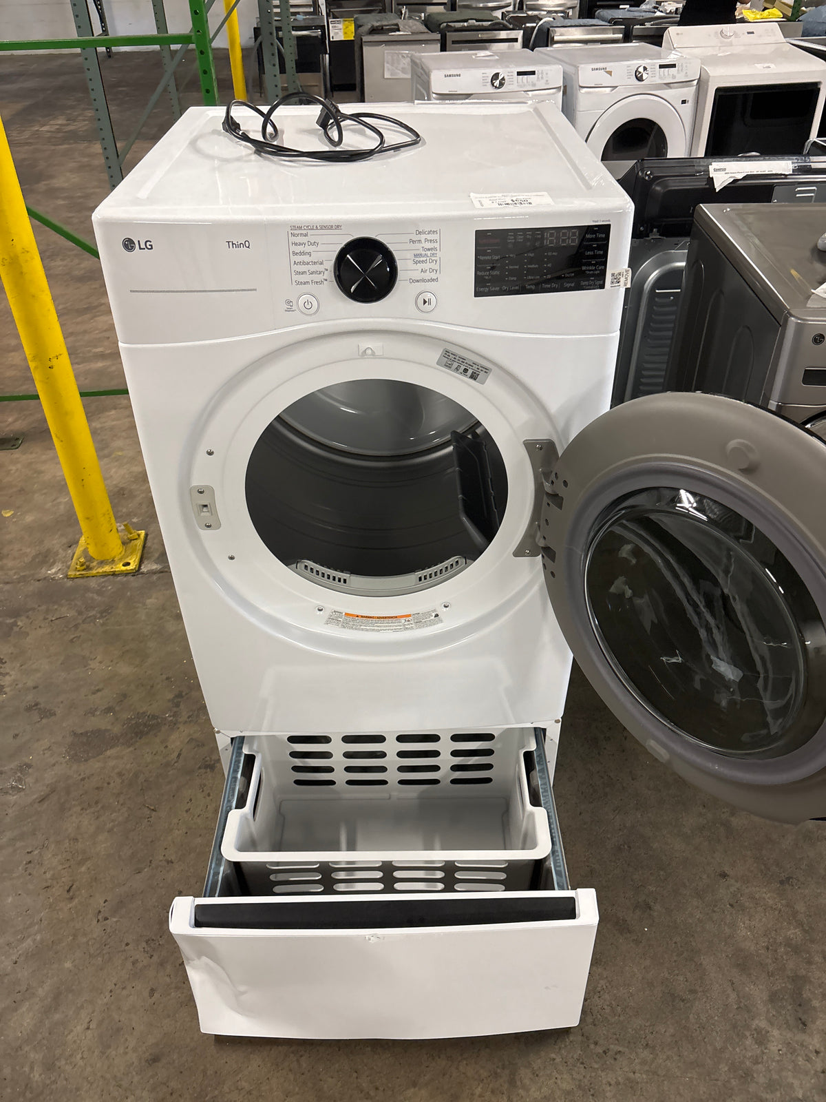 LG 7.4 cu. ft. ELECTRIC Dryer with TurboSteam and Built-In Intelligence