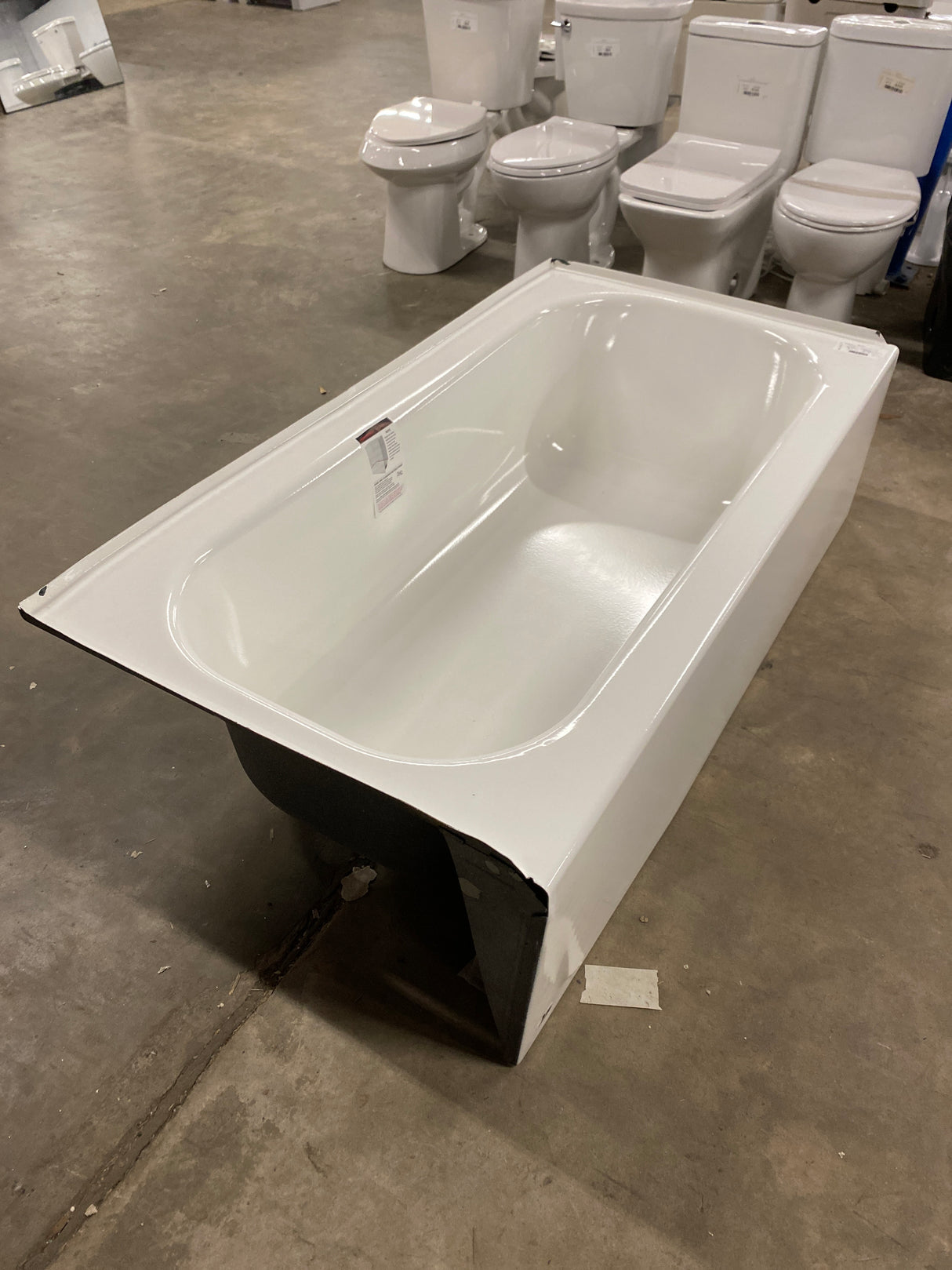 Maui Plus 60 in. x 32 in. Soaking Bathtub with Left Drain in White