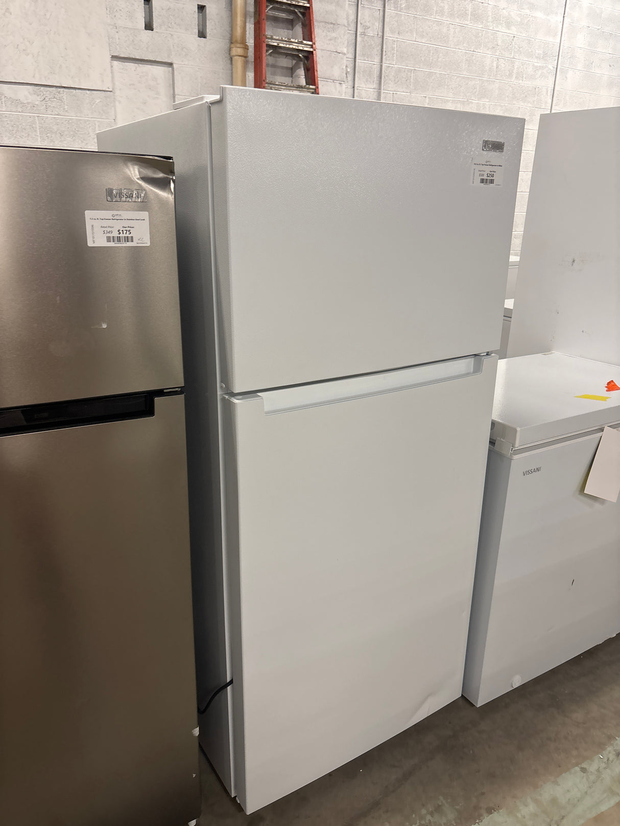 14.2 cu. ft. Top Freezer Refrigerator in White