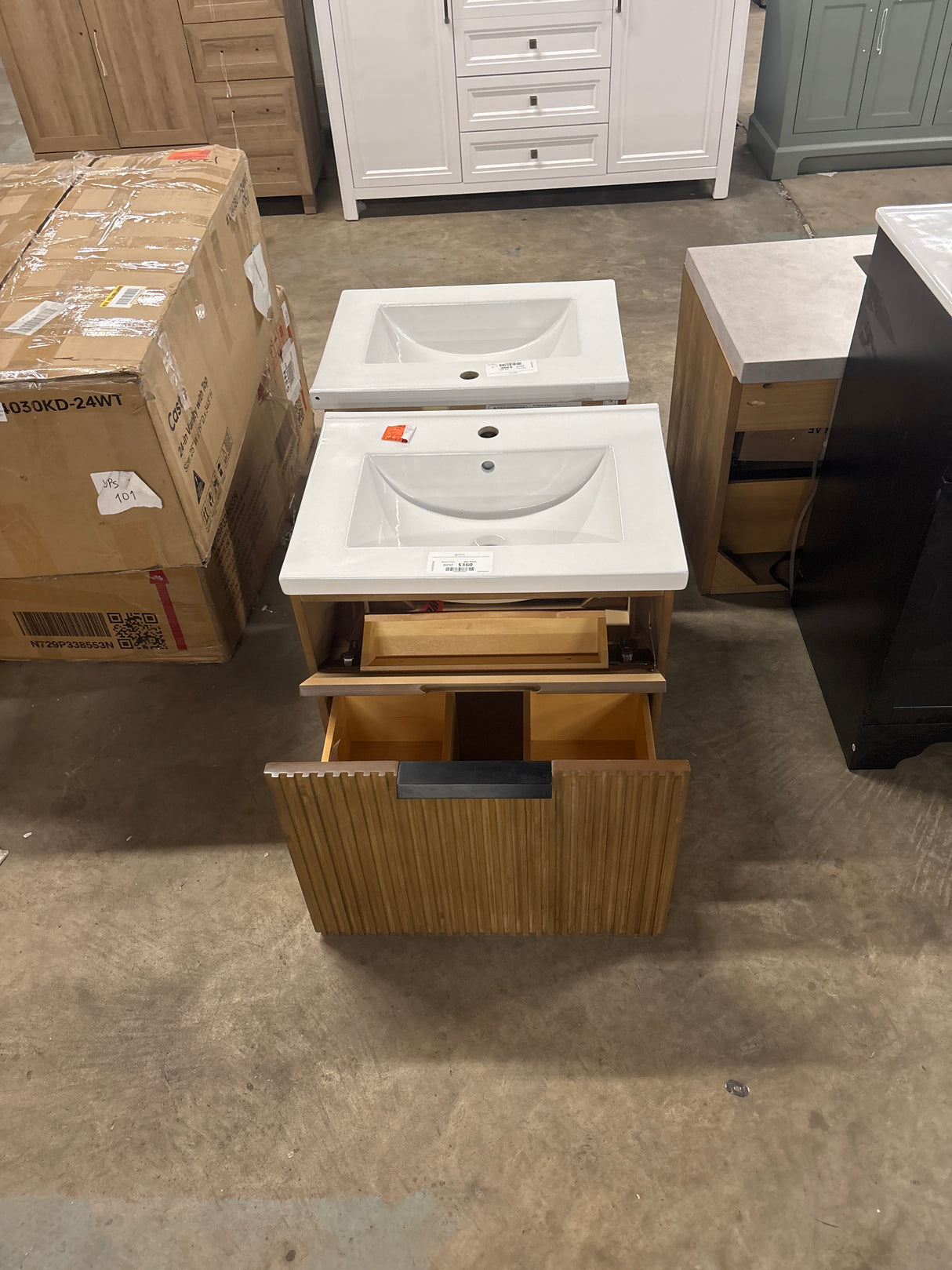 San Diego 24.4 in W x 18.7 in D x 34.50 H Bath Vanity in Weathered Fir with Ceramic White Vanity Top with White Basin