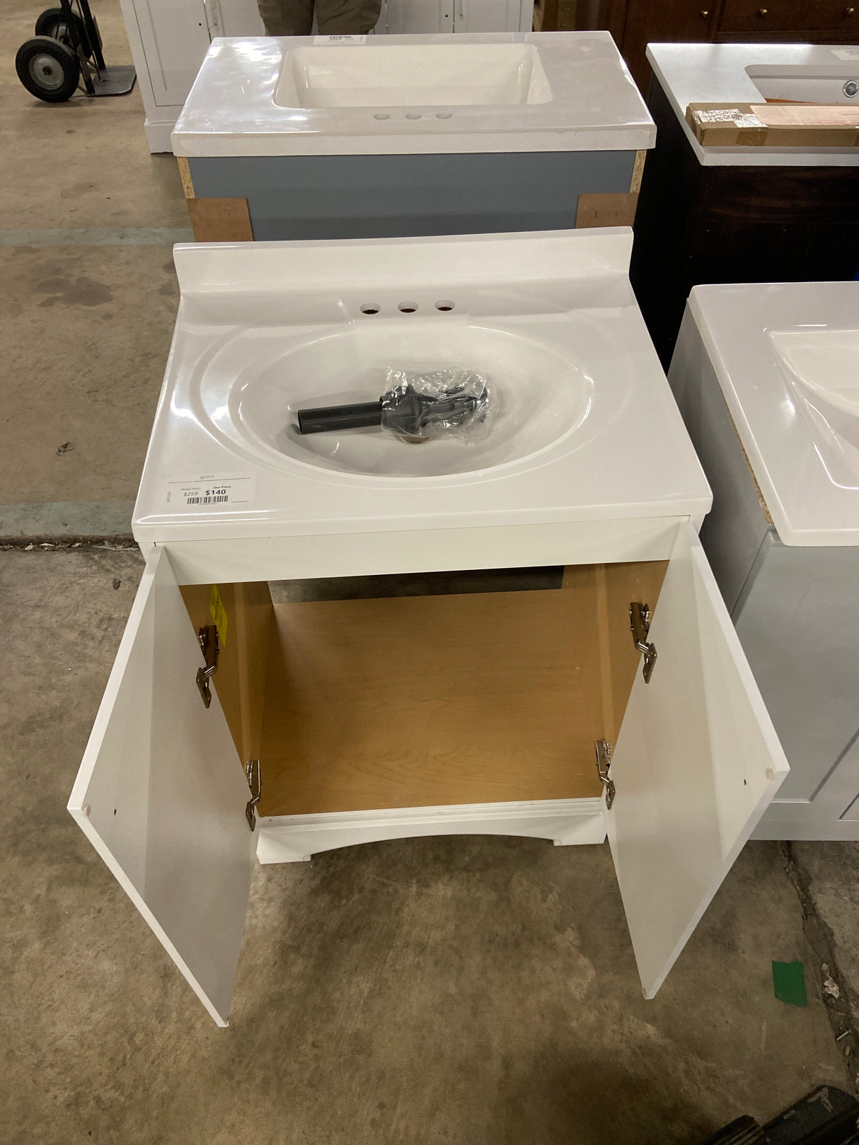 Everdean 25 in. W x 19 in. D x 34 in. H Single Sink Freestanding Bath Vanity in White with White Cultured Marble Top