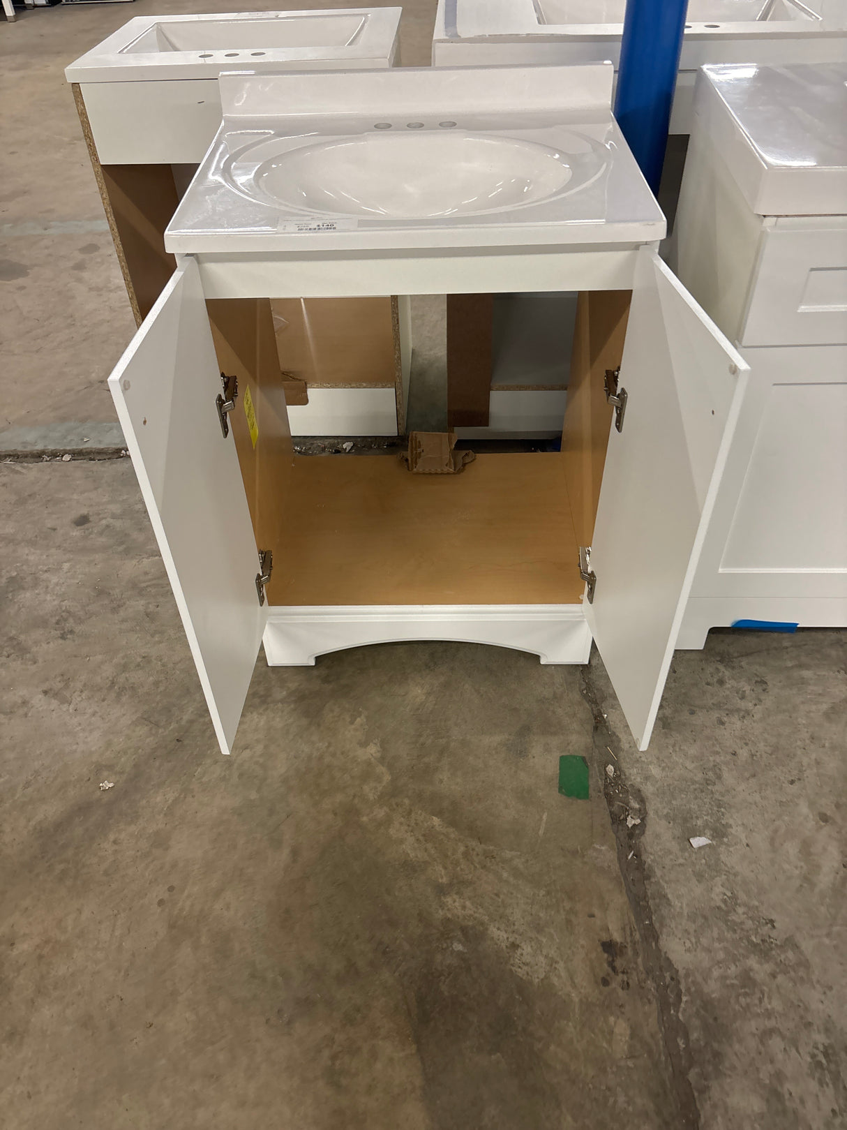 Everdean 25 in. W x 19 in. D x 34 in. H Single Sink Freestanding Bath Vanity in White with White Cultured Marble Top