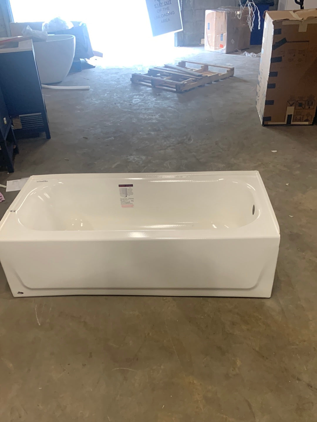 Maui 60 in. x 30 in. Soaking Bathtub with Right Drain in White