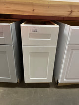 Arlington Vesper White Plywood Shaker Stock Assembled Base Kitchen Cabinet Soft Close 15 in. W x 24 in. D x 34.5 in. H