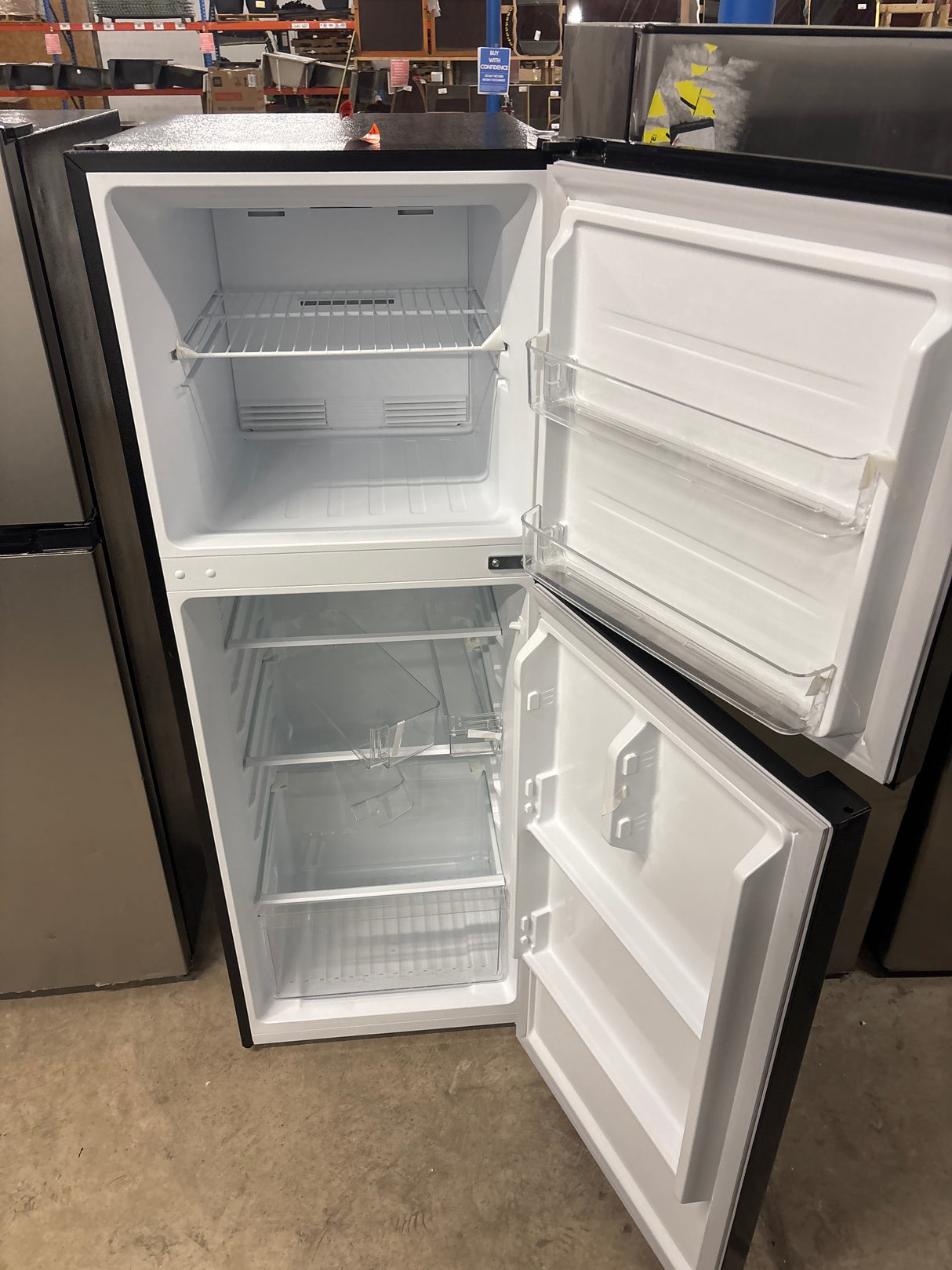 10.1 cu. ft. Top Freezer Refrigerator in Black