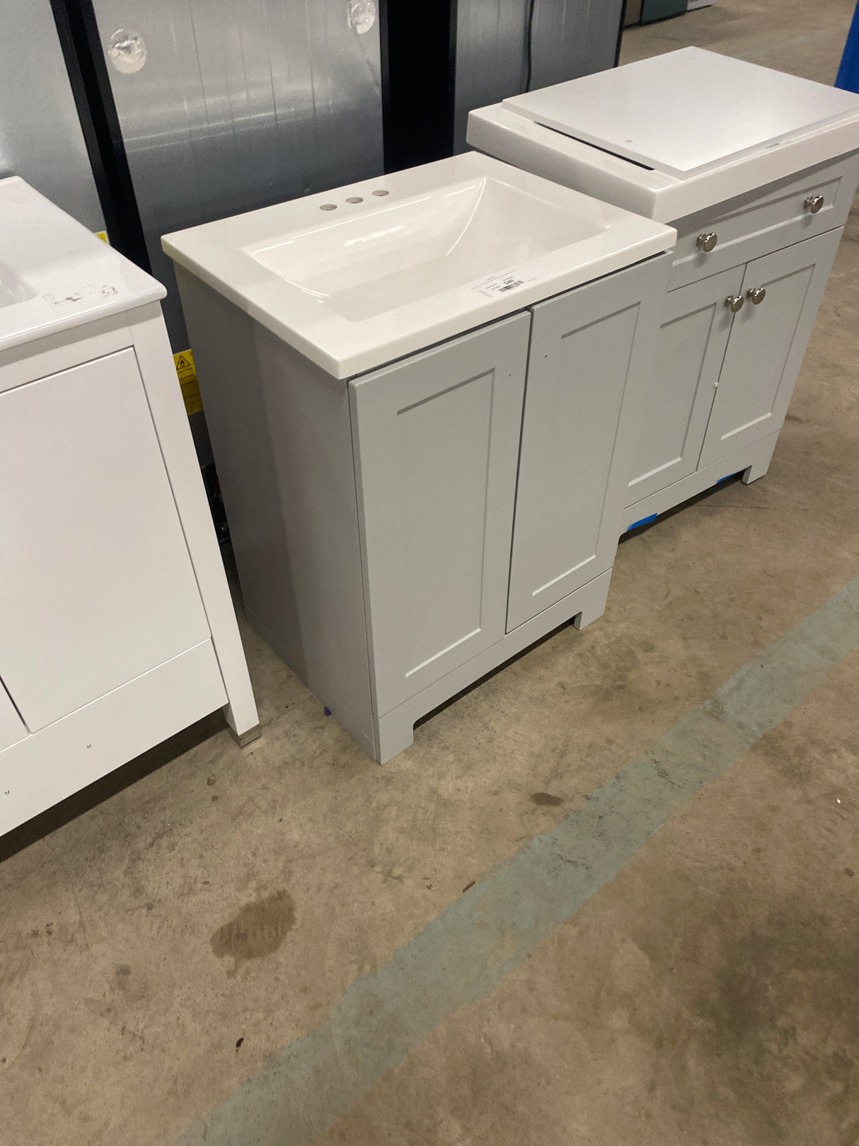 24 in. W x 19 in. D x 33 in. H Single Sink Freestanding Bath Vanity in Pearl Gray with White Cultured Marble Top