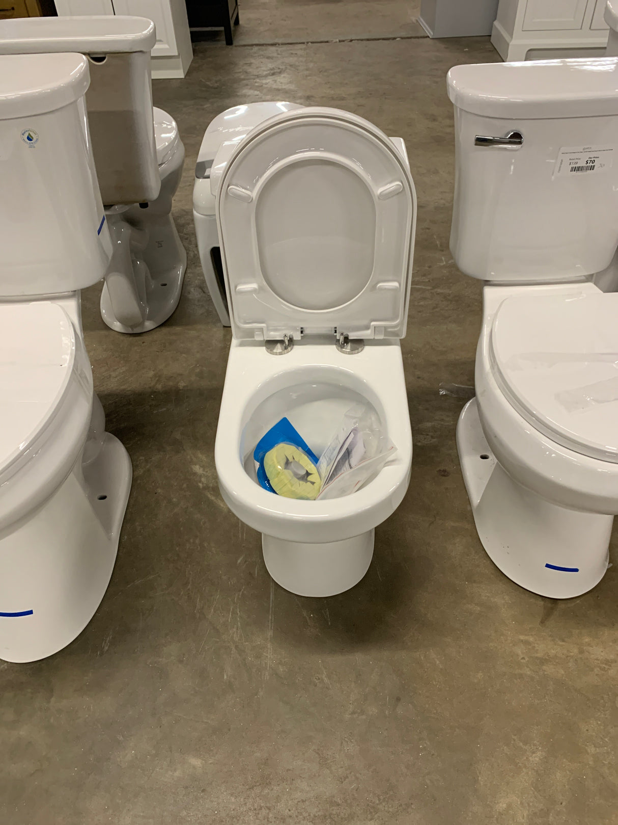 One-Piece 1.1/1.6 GPF Dual Flush Round Toilet in White Soft Close Seat Included