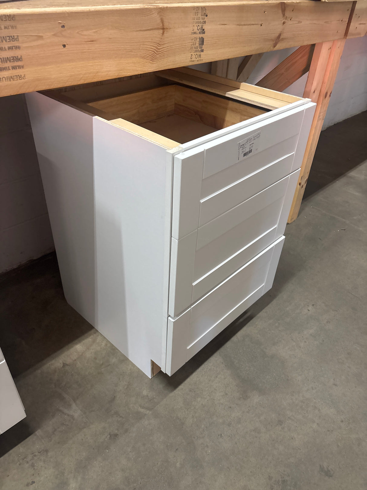 Vesper White Shaker Assembled PlywoodBase Drawer Kitchen Cabinet with Soft Close 24 in. x 34.5 in. x 24 in.